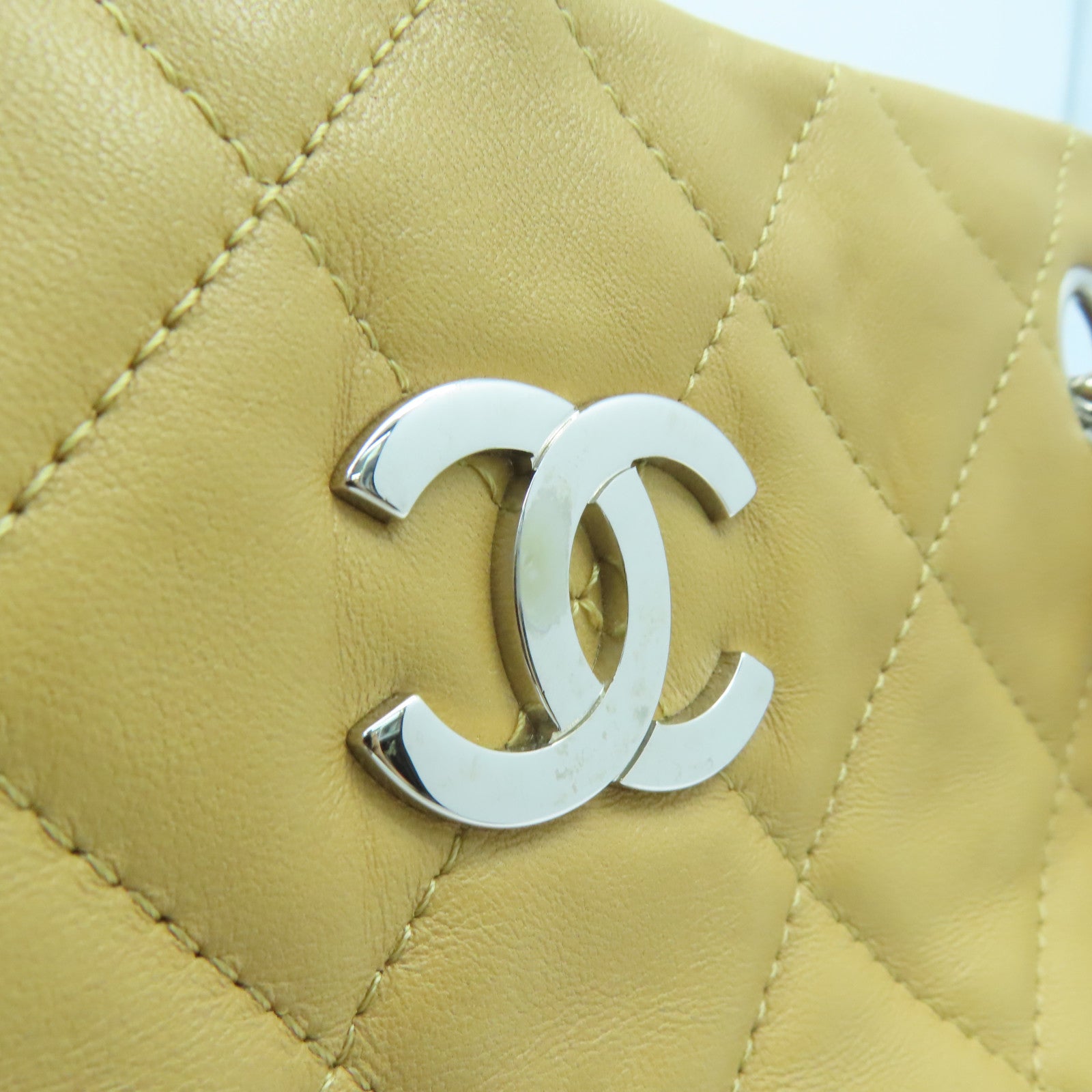 CHANEL 菱格羊皮皮革Chain Shoulder銀扣鏈帶肩背袋杏色