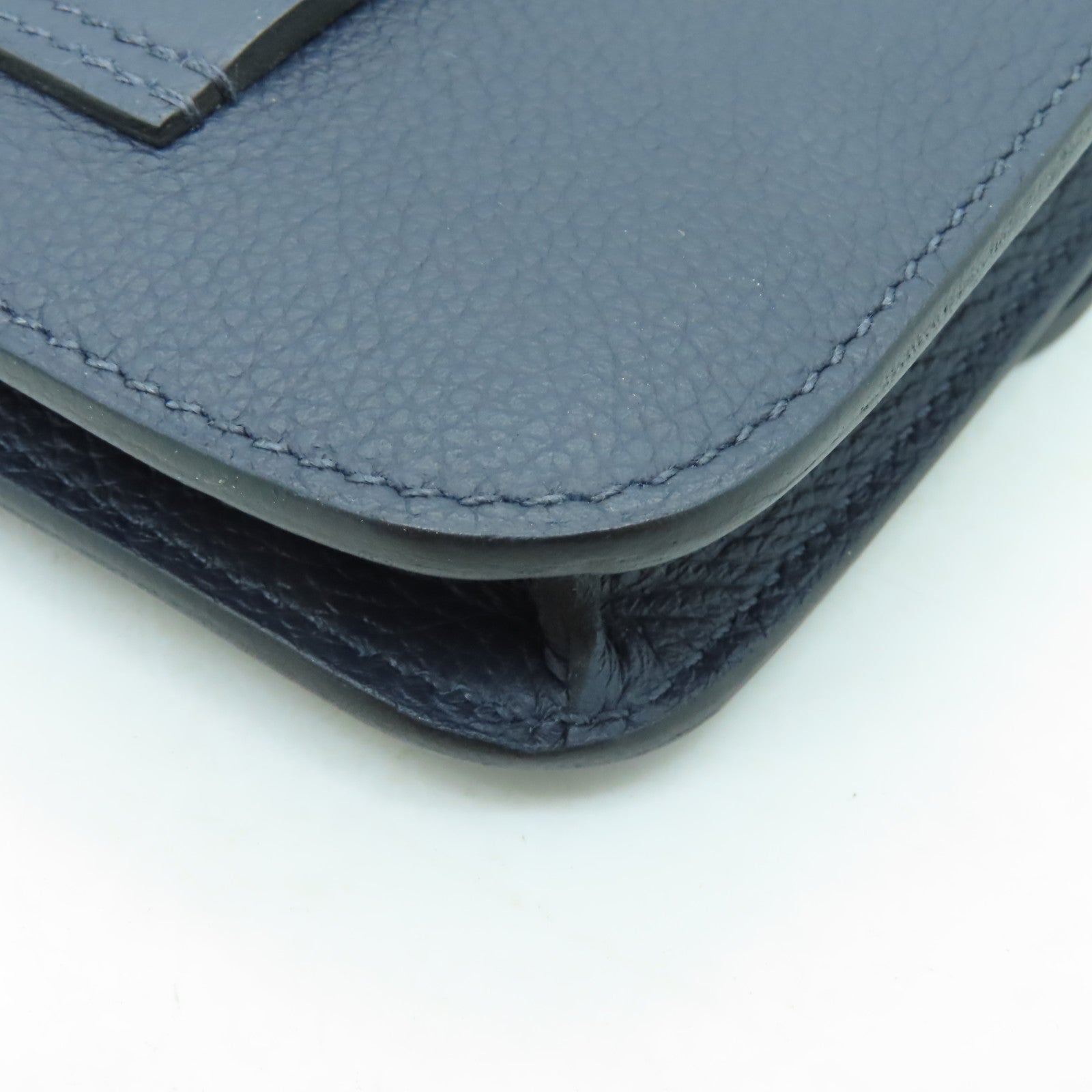 HERMES Evercolor皮革Constance Slim金扣手拿包Bleu Nuit深藍色