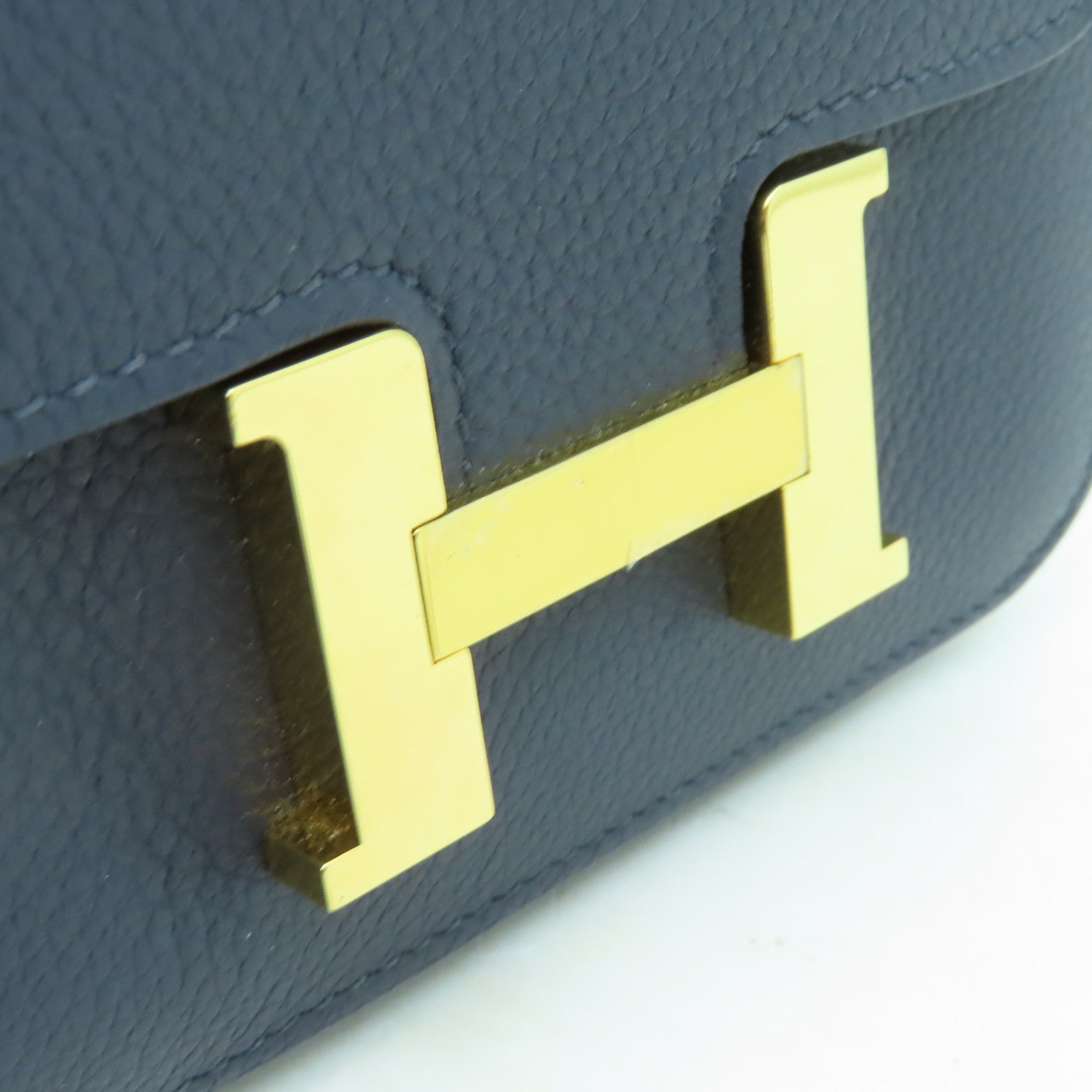 HERMES Evercolor皮革Constance Slim金扣手拿包Bleu Nuit深藍色