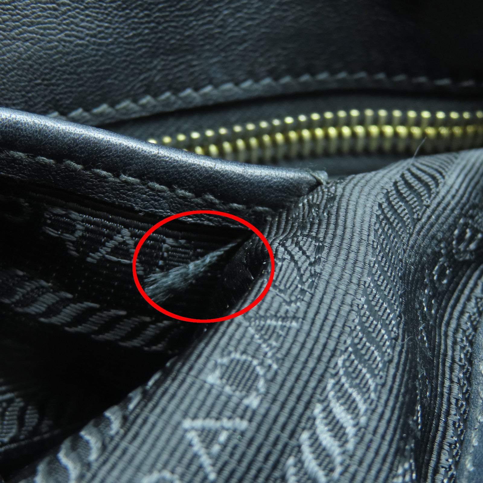 PRADA 尼龙2 way Shoulder金扣手挽肩背两用袋