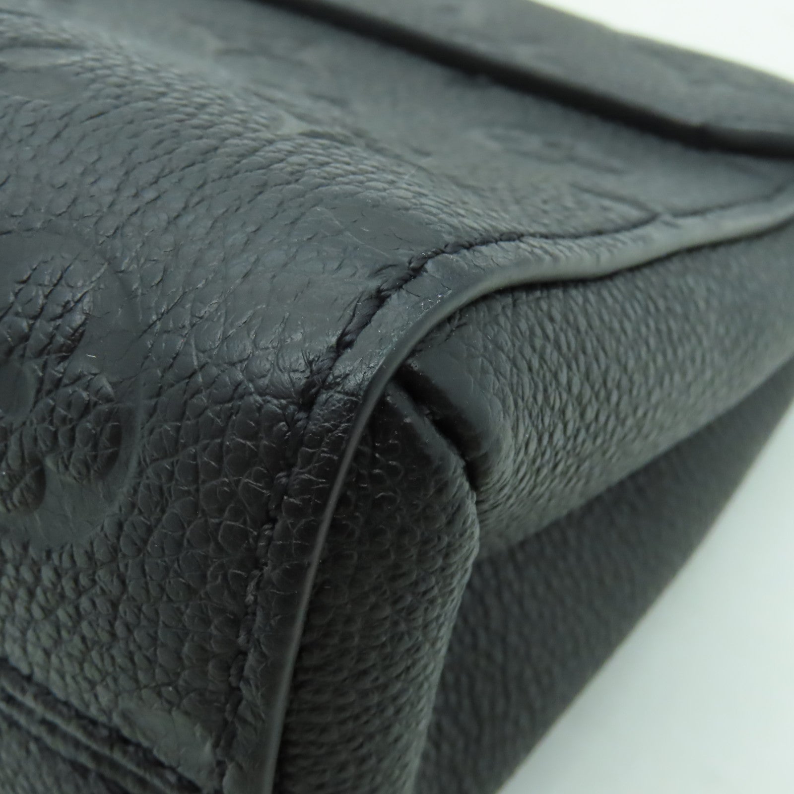 LOUIS VUITTON Monogram Empreinte Vavin BB金扣鏈帶肩背袋黑色