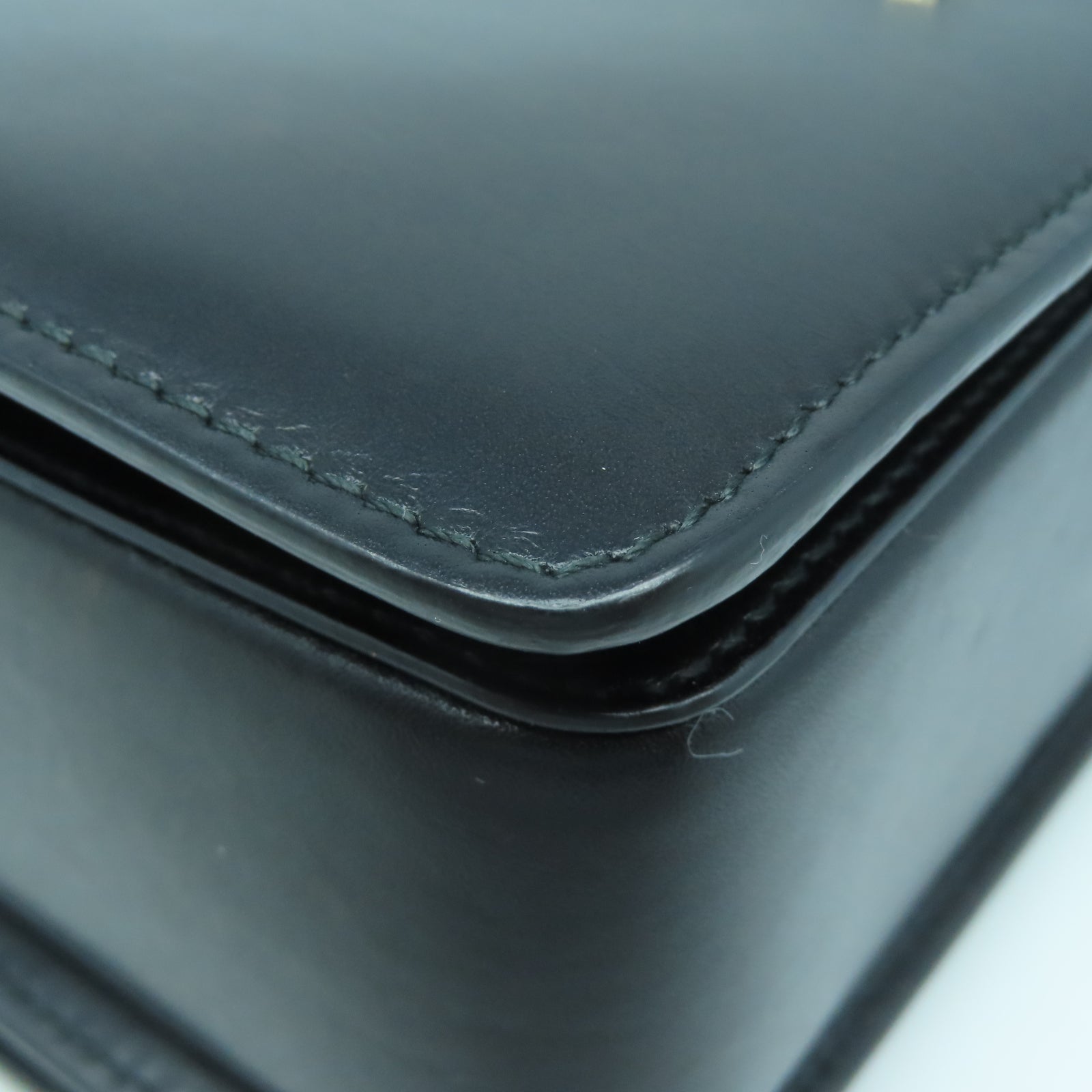BVLGARI 牛皮皮革Shoulder Bag金扣肩背袋黑色
