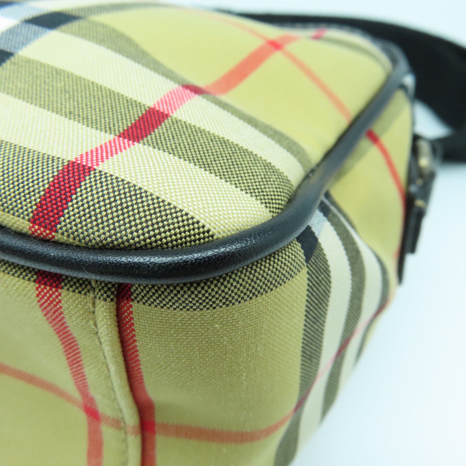 BURBERRY 帆布Shoulder Bag银扣肩背袋米色