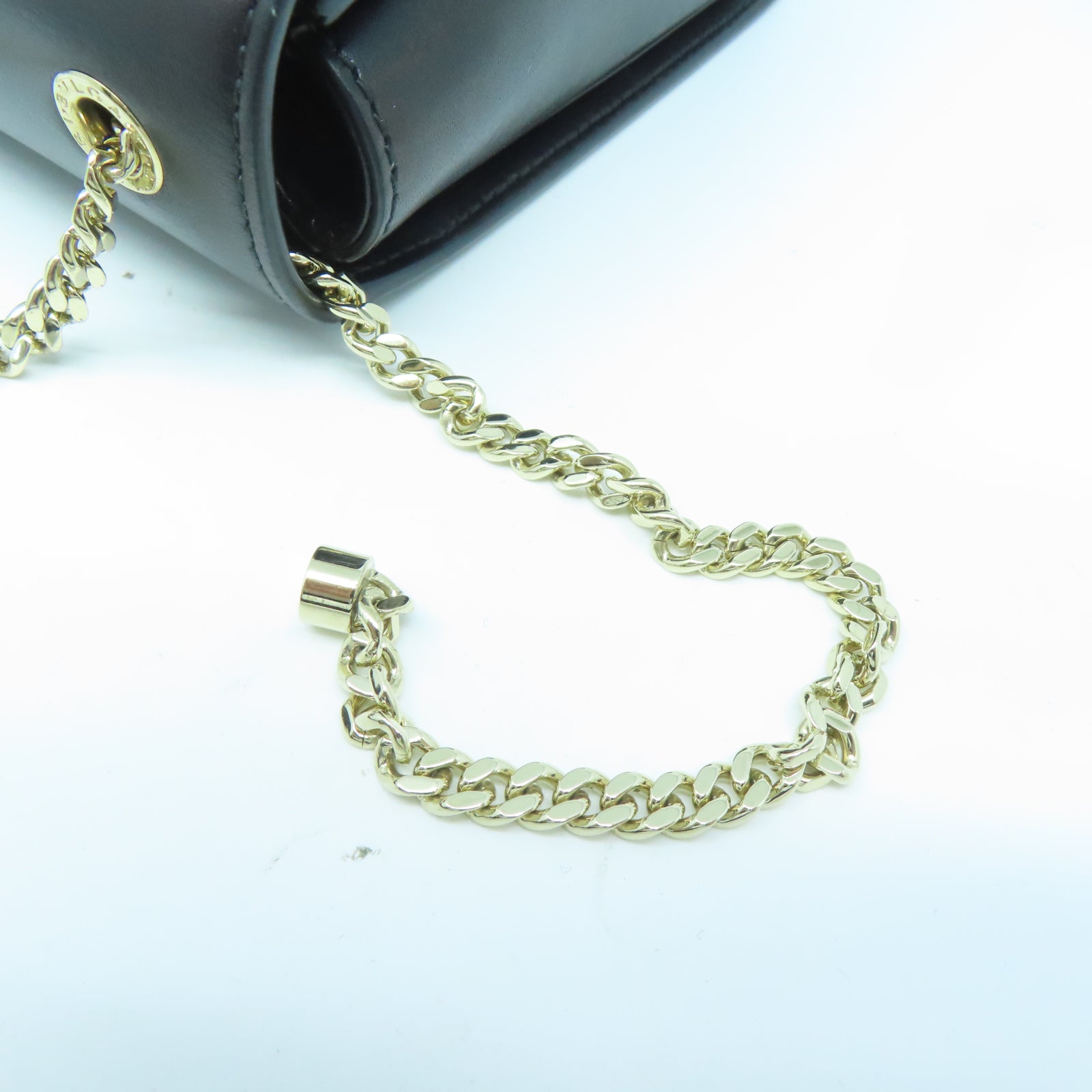 BVLGARI 牛皮皮革Shoulder Bag金扣肩背袋黑色