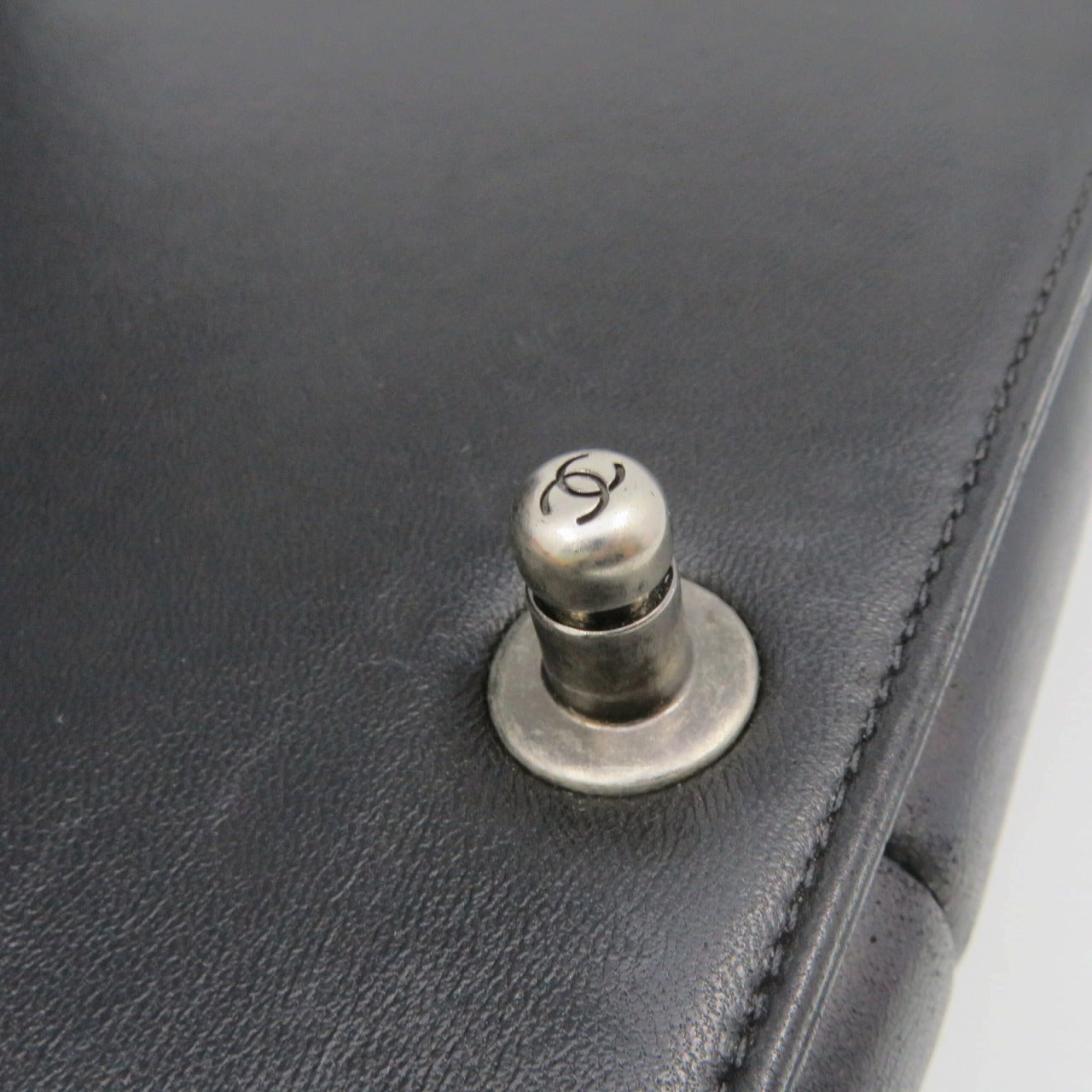 CHANEL 菱格羊皮皮革Boy Chanel 28cm Shoulder Bag銀扣鏈帶肩背袋黑色