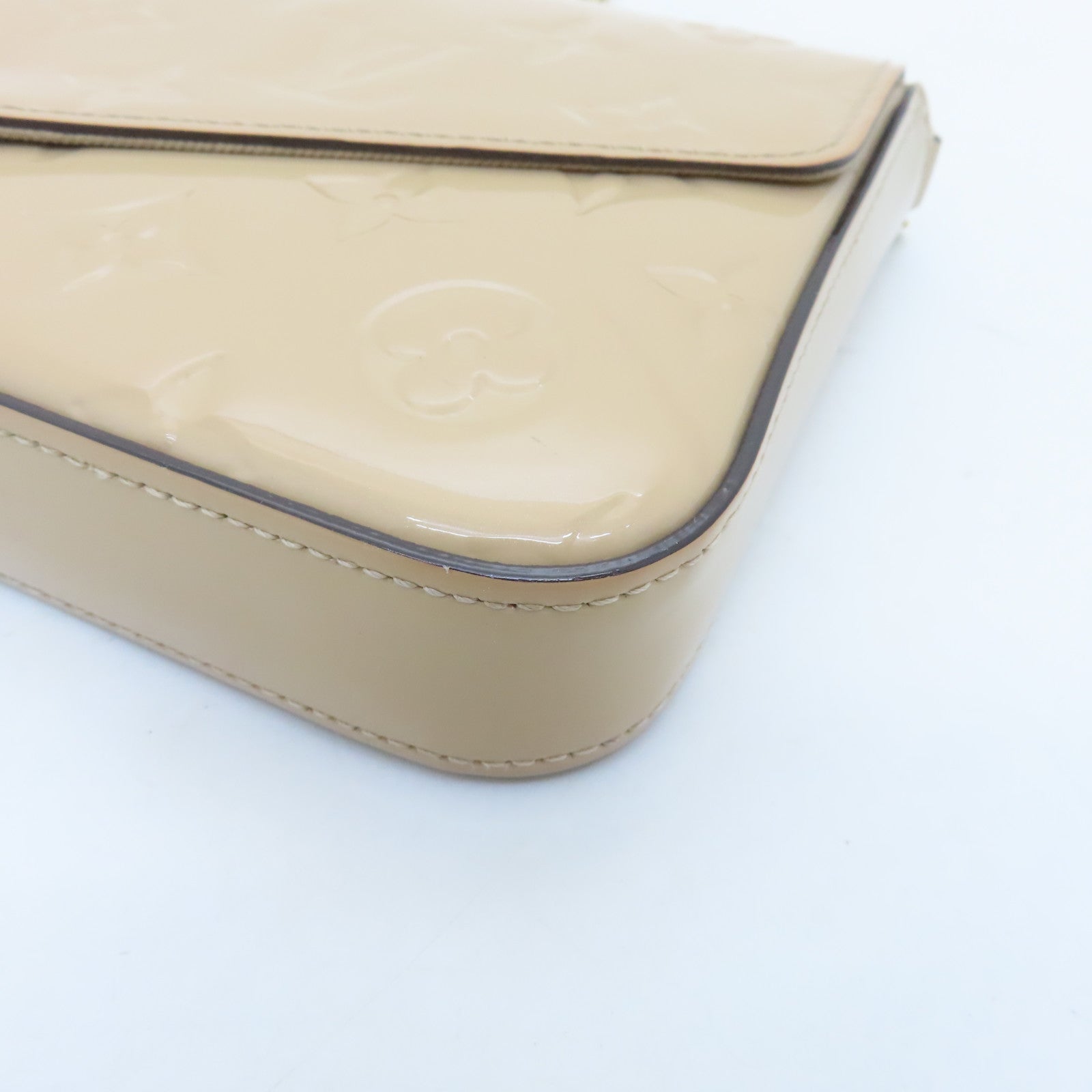 LOUIS VUITTON Monogram Vernis Pochette Felicie Gold Buckle Chain Shoulder Bag Beige