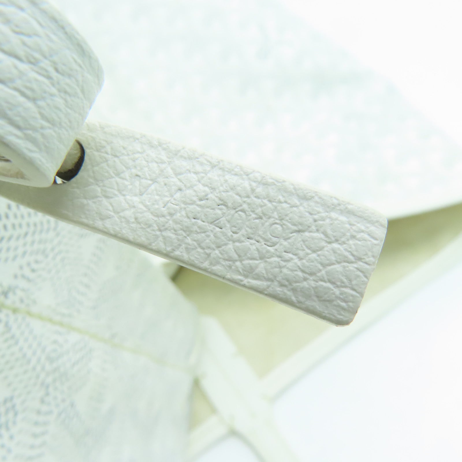 GOYARD 塗層帆布Saint Louis PM Shoulder Bagc銀扣肩背袋白色