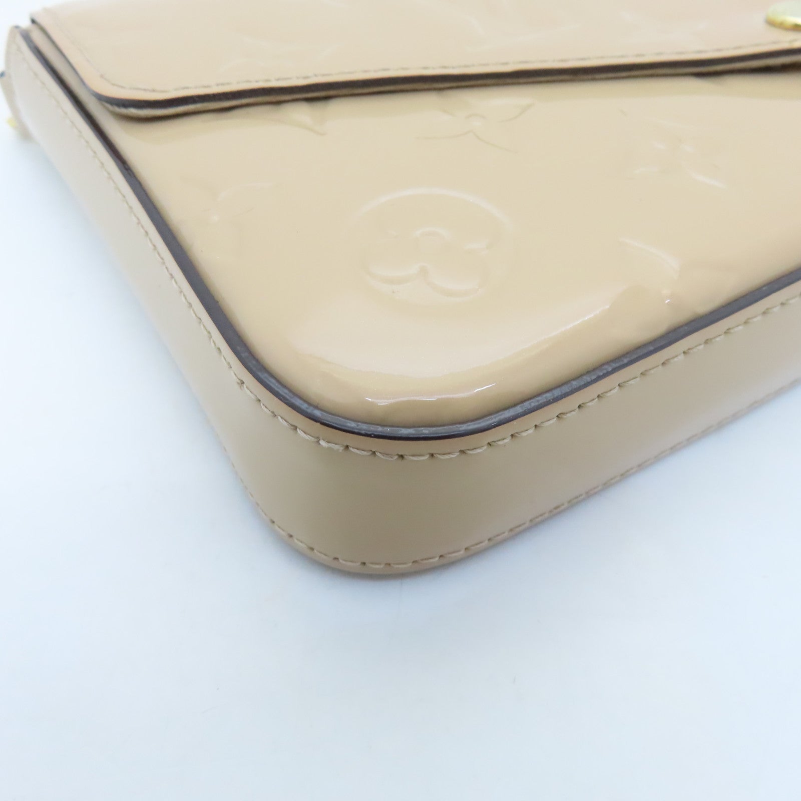 LOUIS VUITTON Monogram Vernis Pochette Felicie Gold Buckle Chain Shoulder Bag Beige