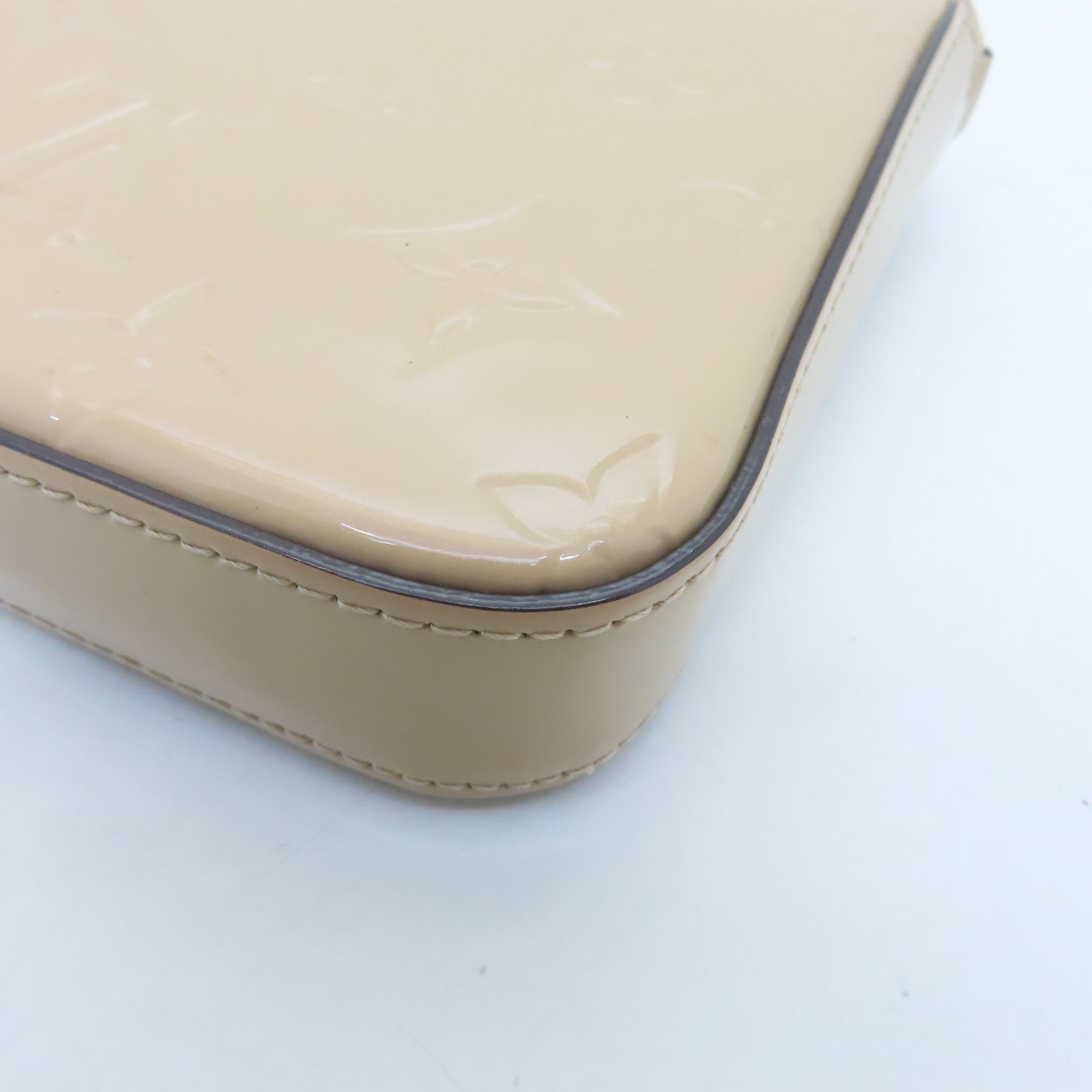 LOUIS VUITTON Monogram Vernis Pochette Felicie Gold Buckle Chain Shoulder Bag Beige