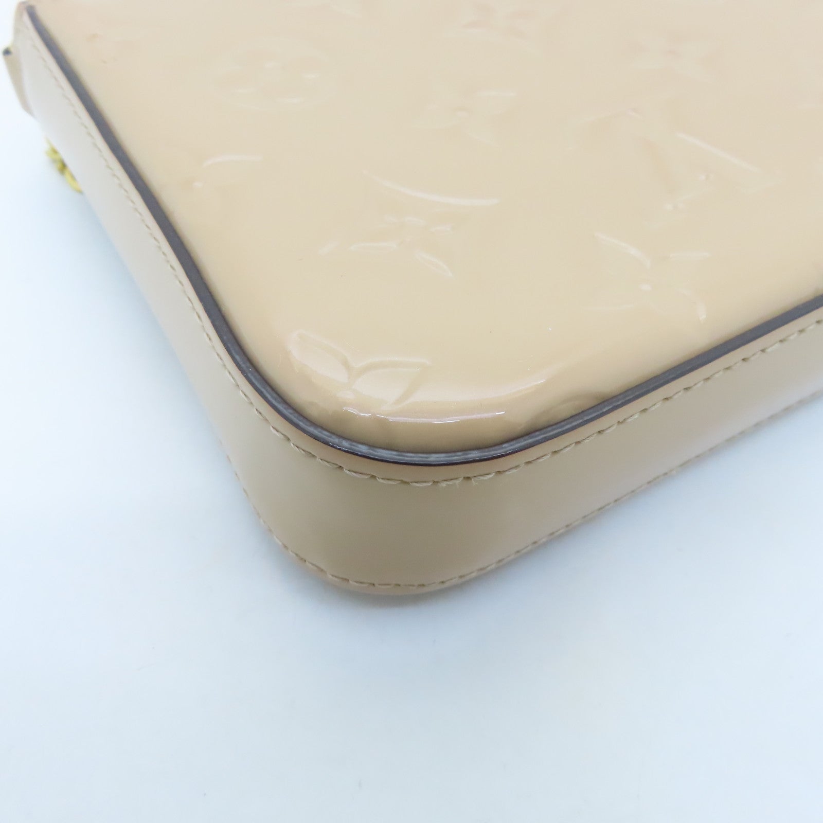 LOUIS VUITTON Monogram Vernis Pochette Felicie Gold Buckle Chain Shoulder Bag Beige