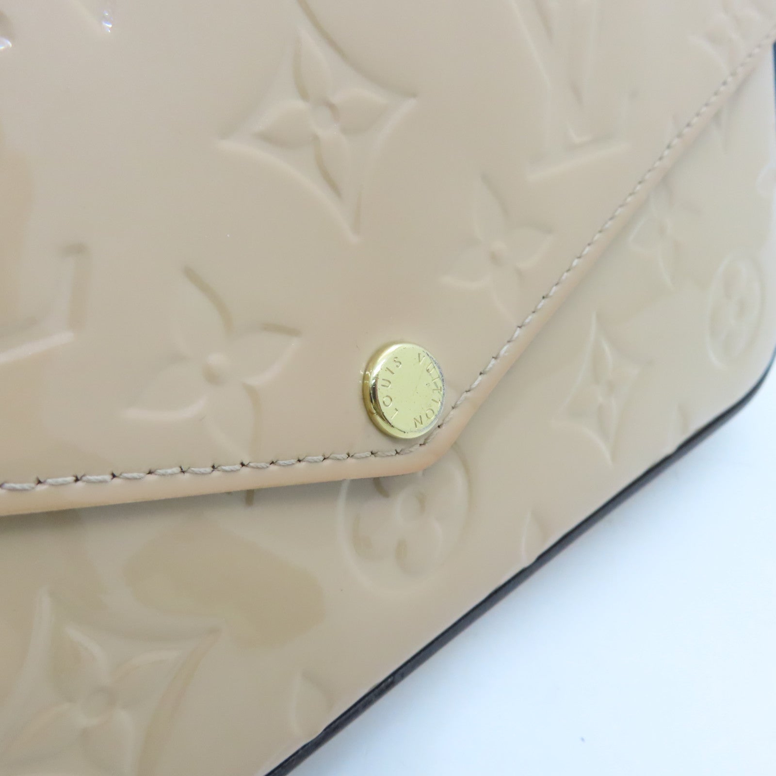LOUIS VUITTON Monogram Vernis Pochette Felicie Gold Buckle Chain Shoulder Bag Beige