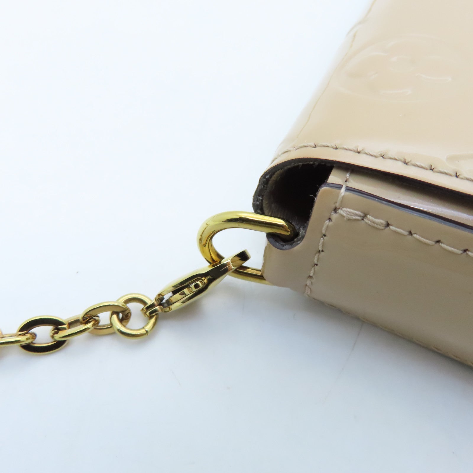 LOUIS VUITTON Monogram Vernis Pochette Felicie Gold Buckle Chain Shoulder Bag Beige