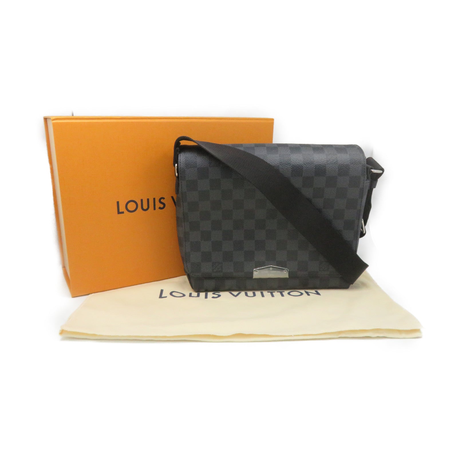 LOUIS VUITTON Damier Graphite District PM Shoulder Bag肩背袋黑色
