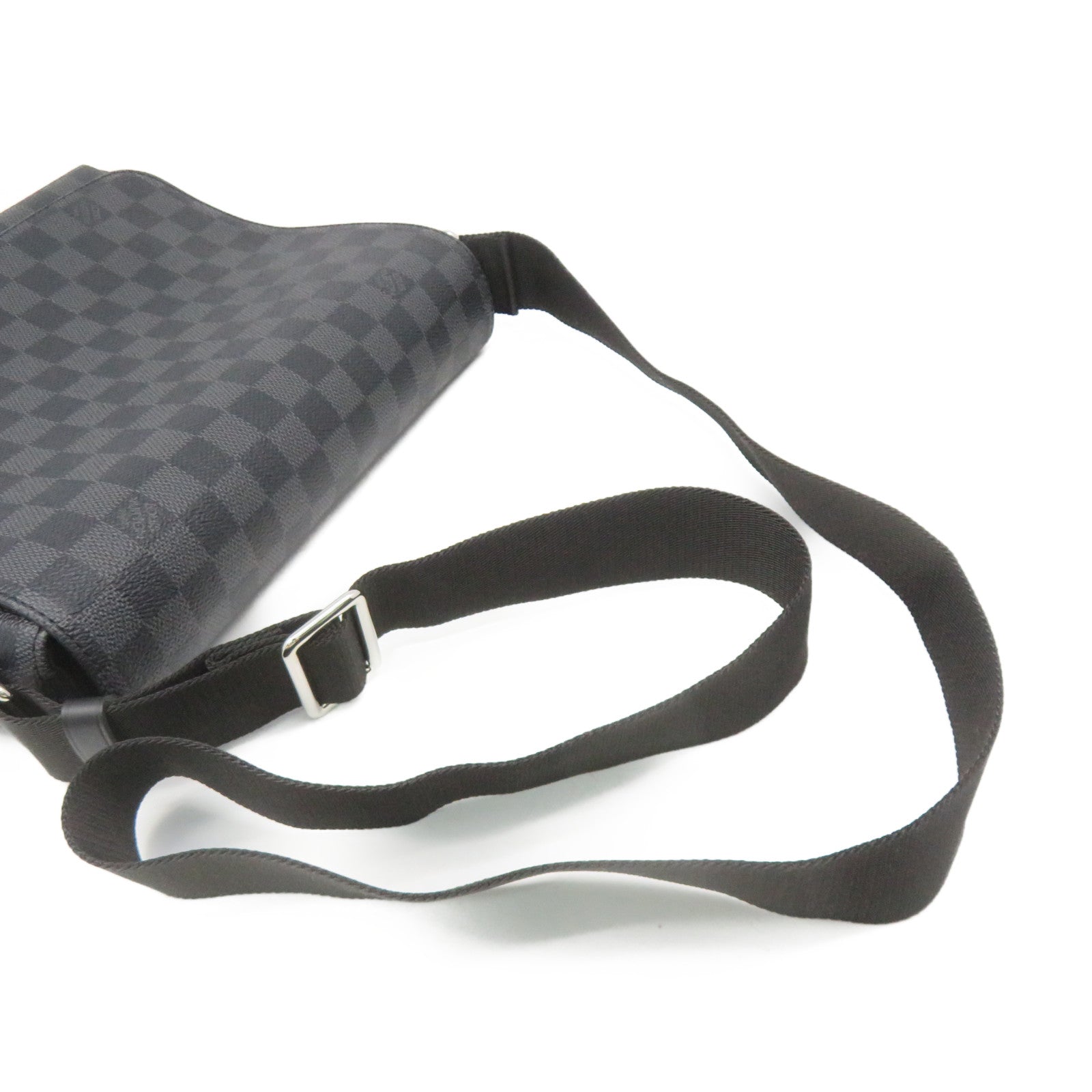 LOUIS VUITTON Damier Graphite District PM Shoulder Bag肩背袋黑色