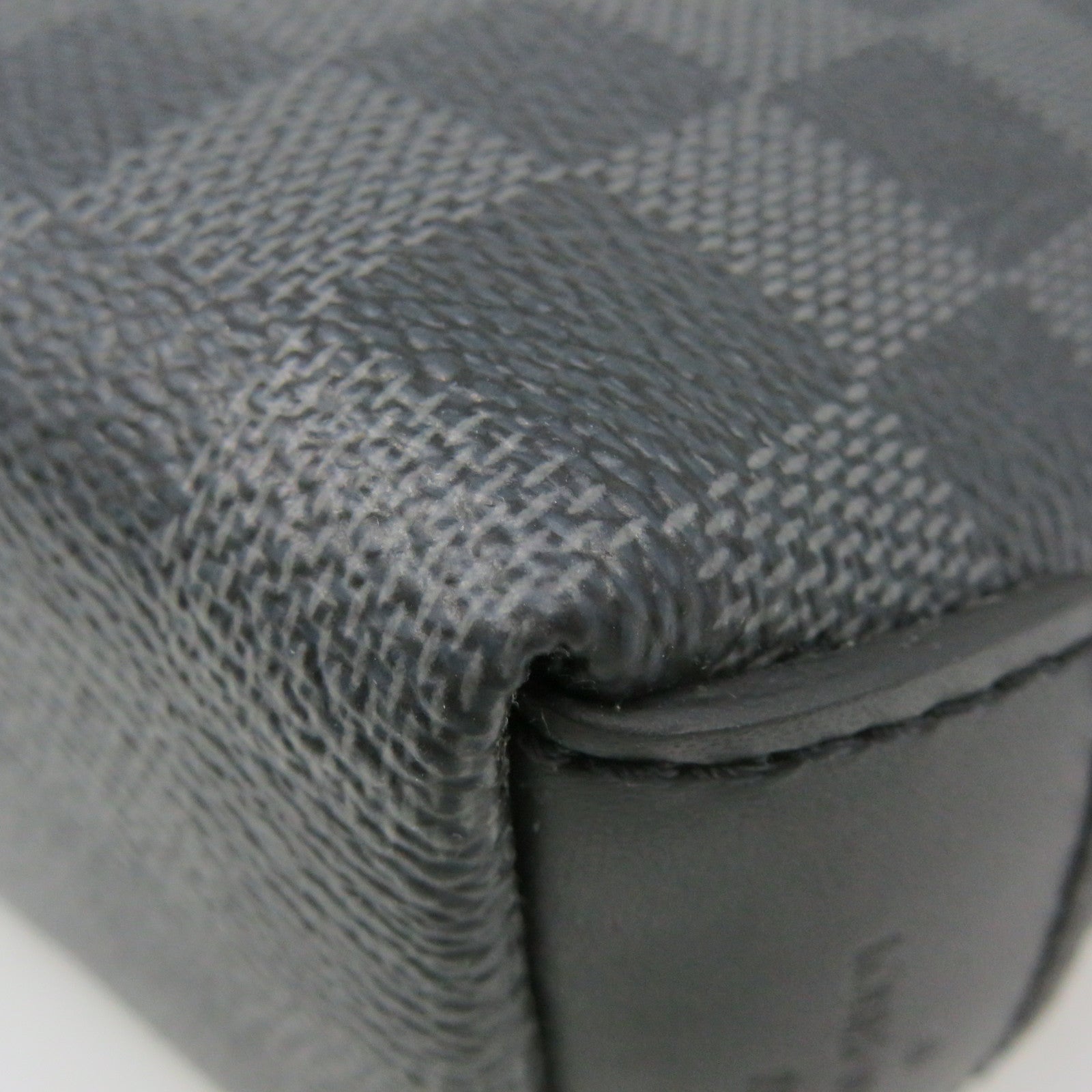 LOUIS VUITTON Damier Graphite District PM Shoulder Bag肩背袋黑色