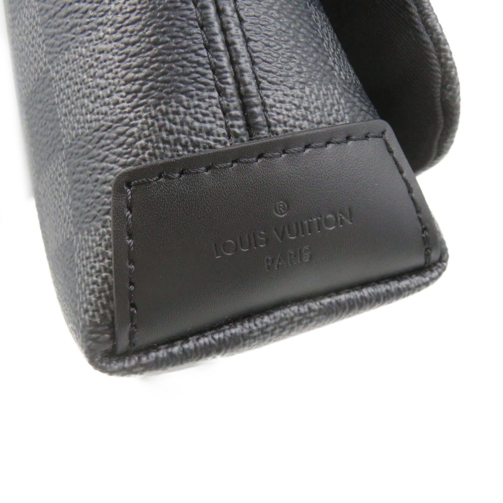 LOUIS VUITTON Damier Graphite District PM Shoulder Bag肩背袋黑色