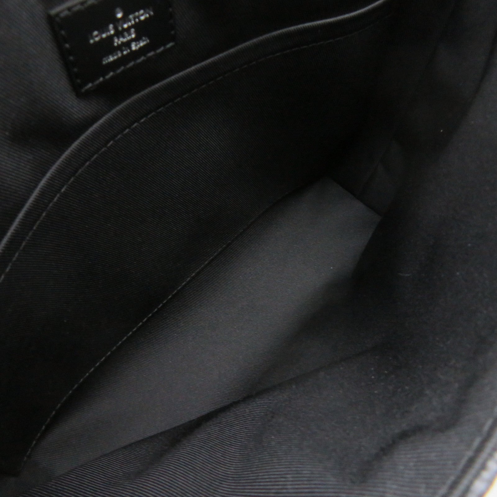 LOUIS VUITTON Damier Graphite District PM Shoulder Bag肩背袋黑色