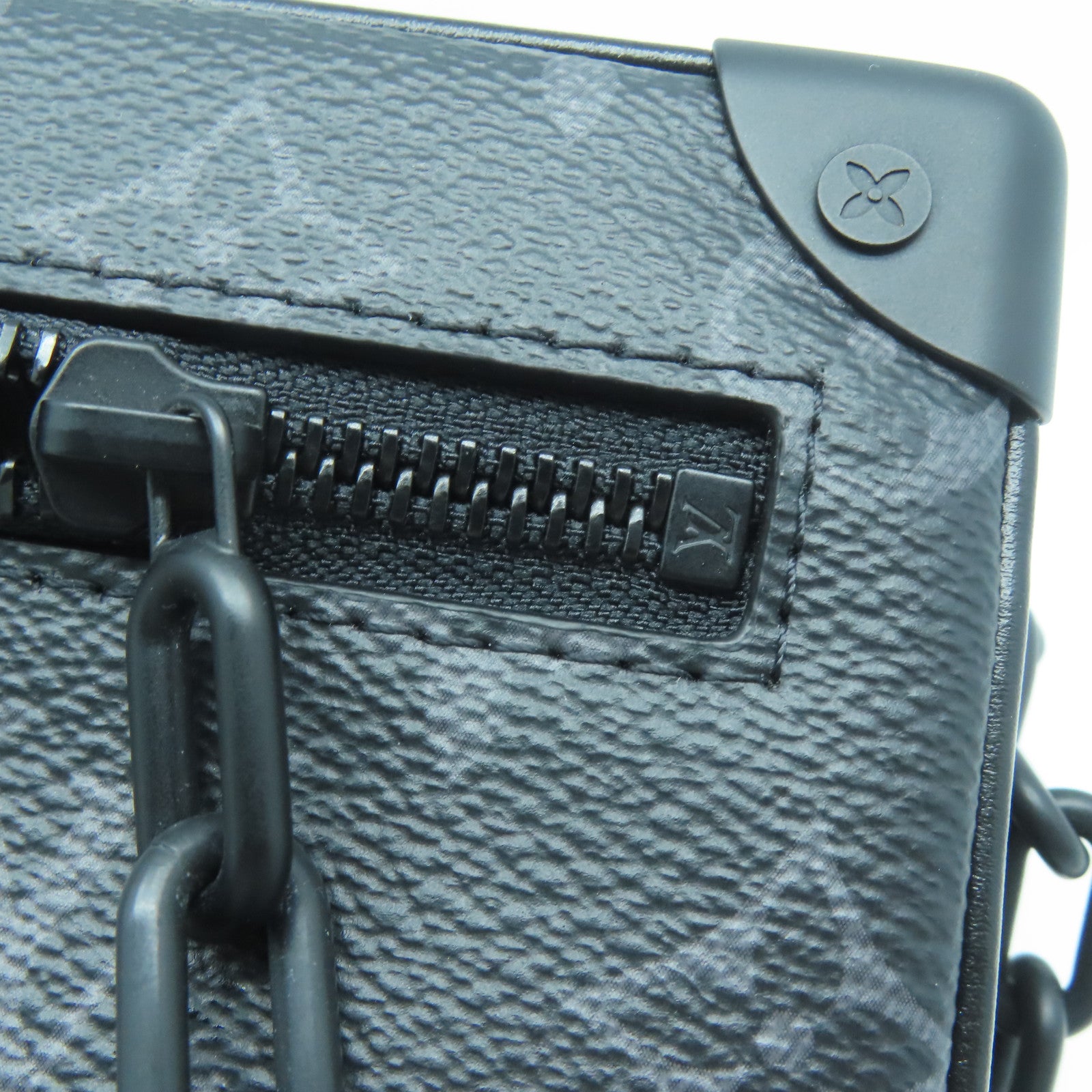LOUIS VUITTON Monogram Eclipse Mini Soft Trunk黑扣肩背袋黑色