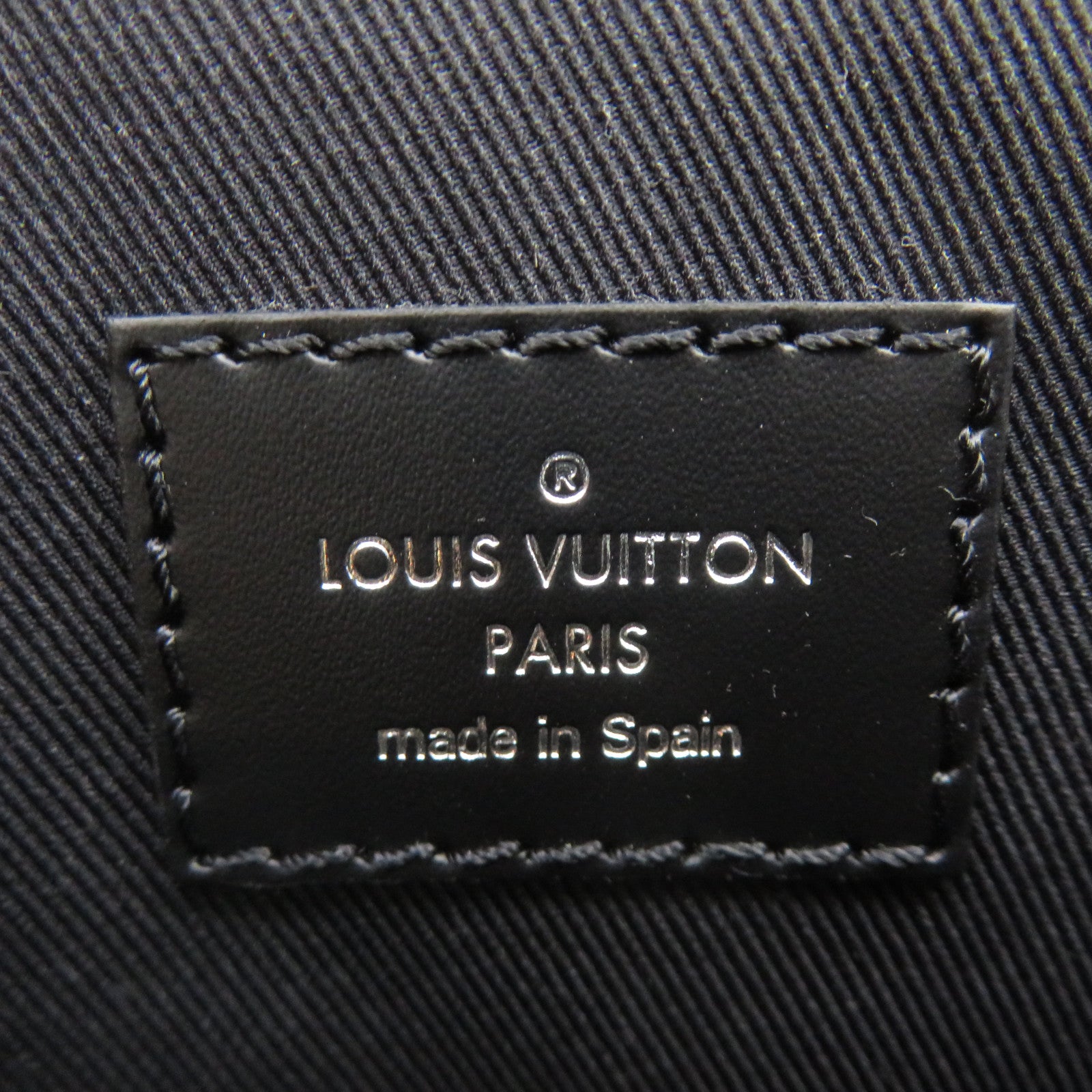 LOUIS VUITTON Damier Graphite District PM Shoulder Bag肩背袋黑色