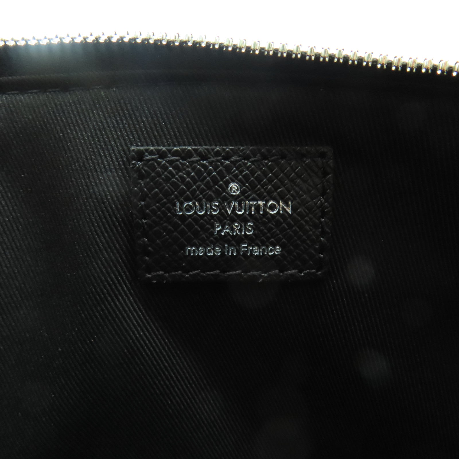 LOUIS VUITTON Taiga Slim Briefcase銀扣公事包黑色