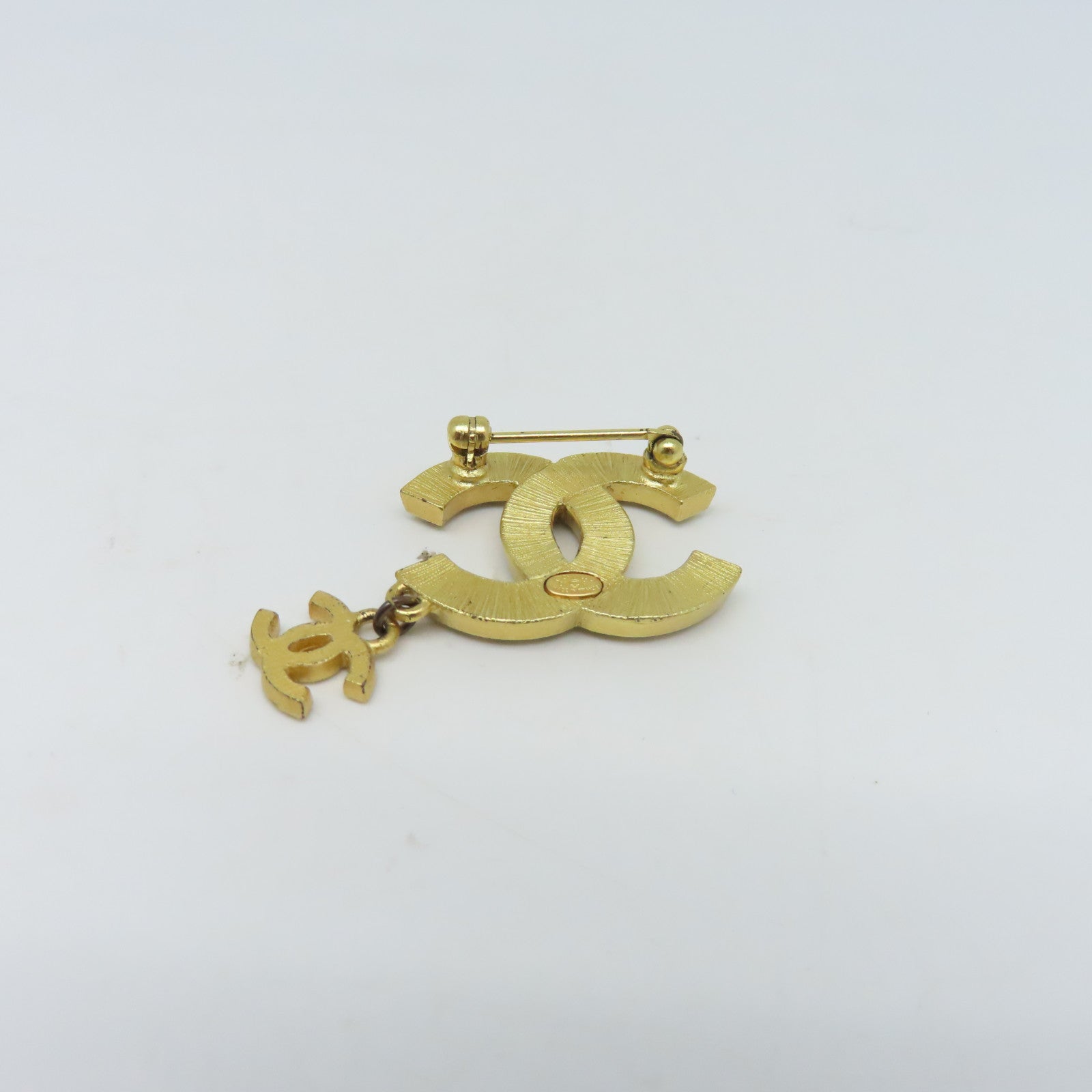 CHANEL 金屬Brooch 01/A金扣胸針黑色/金色