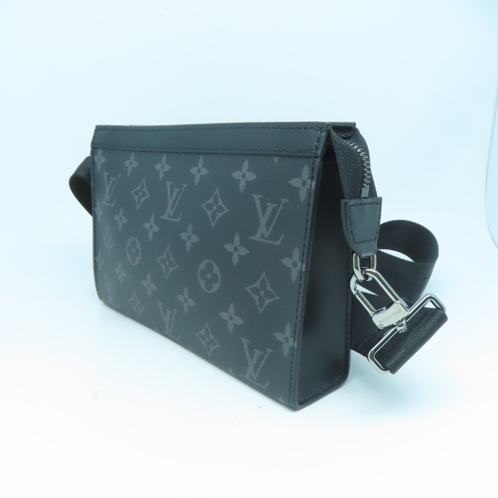 LOUIS VUITTON Monogram Eclipse Gaston銀扣肩背袋灰色