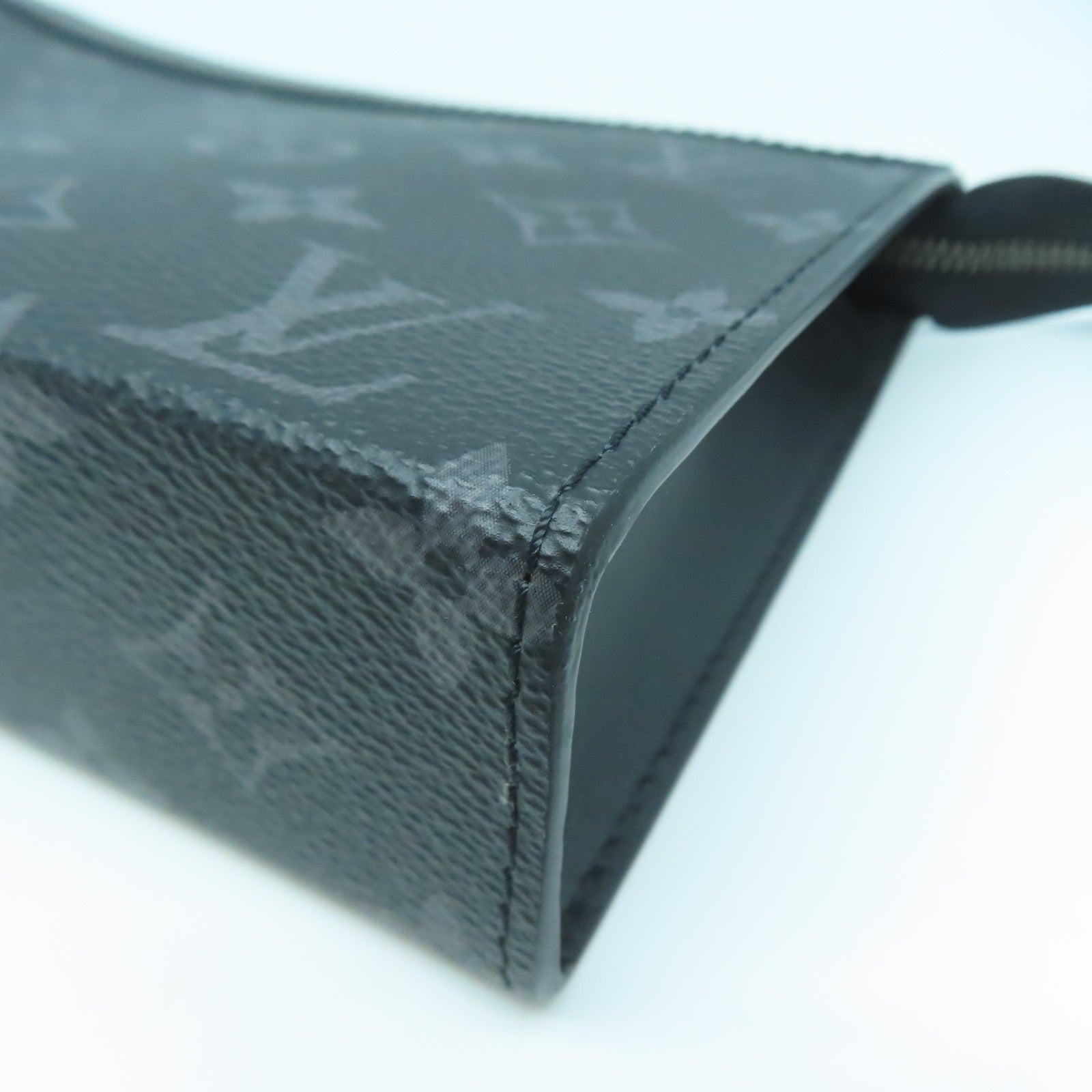 LOUIS VUITTON Monogram Eclipse Gaston銀扣肩背袋灰色