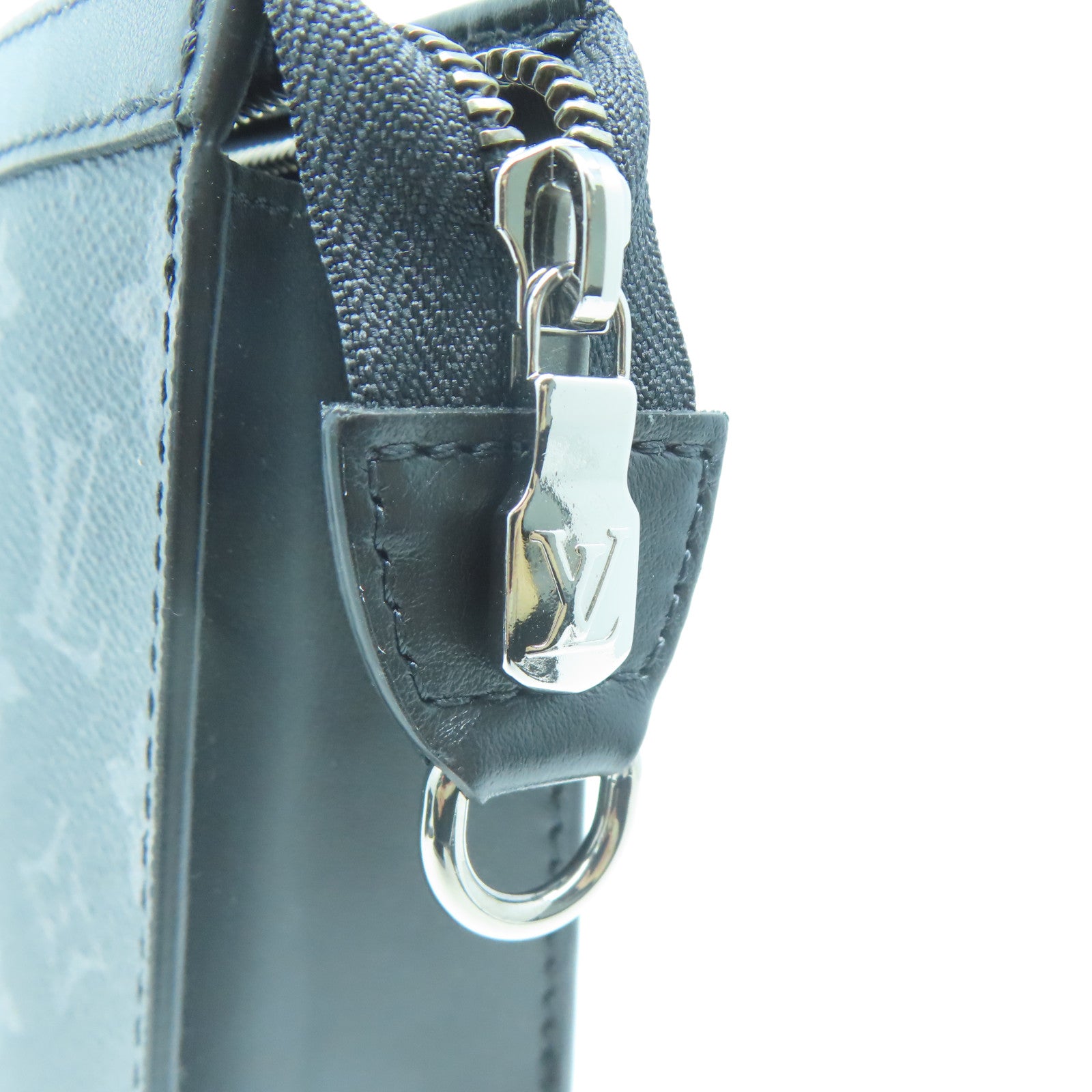 LOUIS VUITTON Monogram Eclipse Gaston銀扣肩背袋灰色
