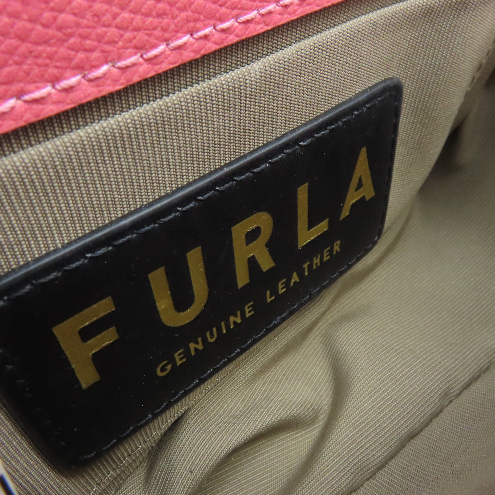 Furla 牛皮皮革Hello Kitty Goes Hiking Shoulder Bag金扣鏈帶肩背袋粉紅色