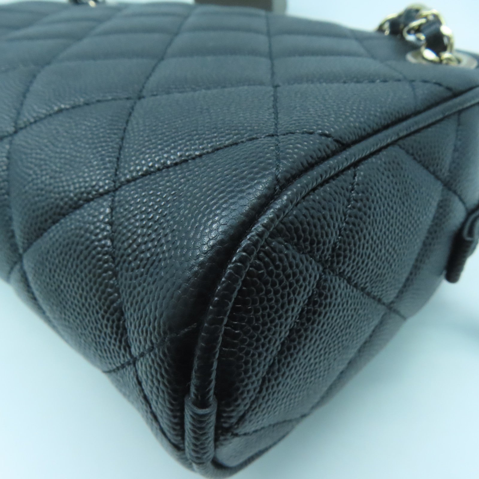 CHANEL 菱格牛皮皮革Chain Shoulder金扣鏈帶肩背袋黑色