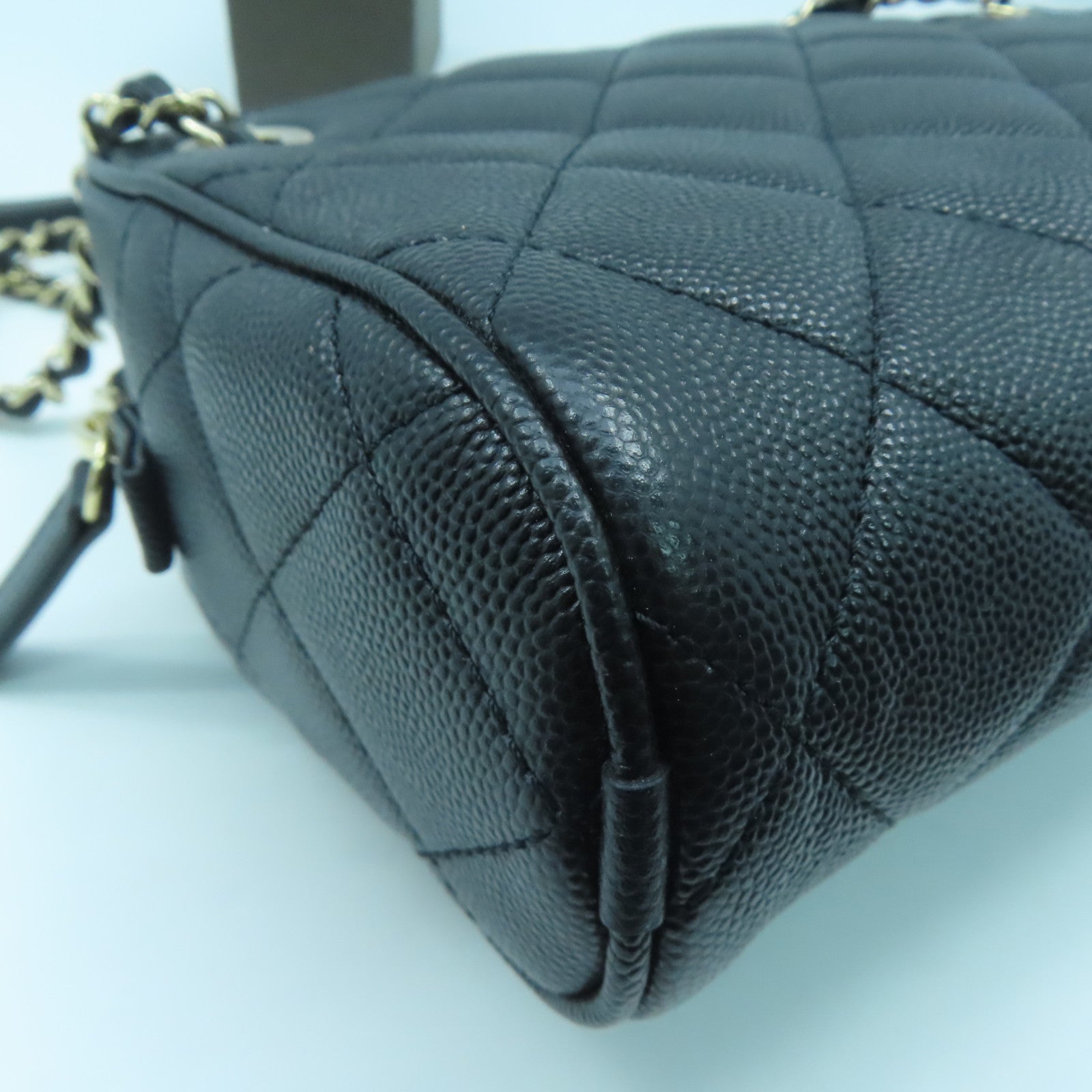 CHANEL 菱格牛皮皮革Chain Shoulder金扣鏈帶肩背袋黑色
