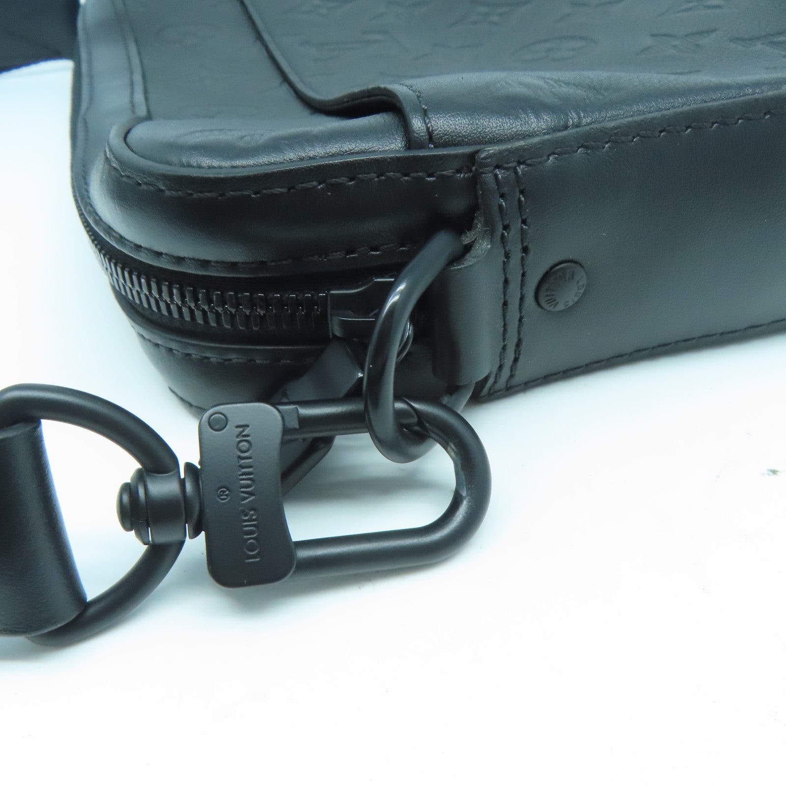 LOUIS VUITTON Monogram Shadow Duo Messenger黑扣肩背袋黑色