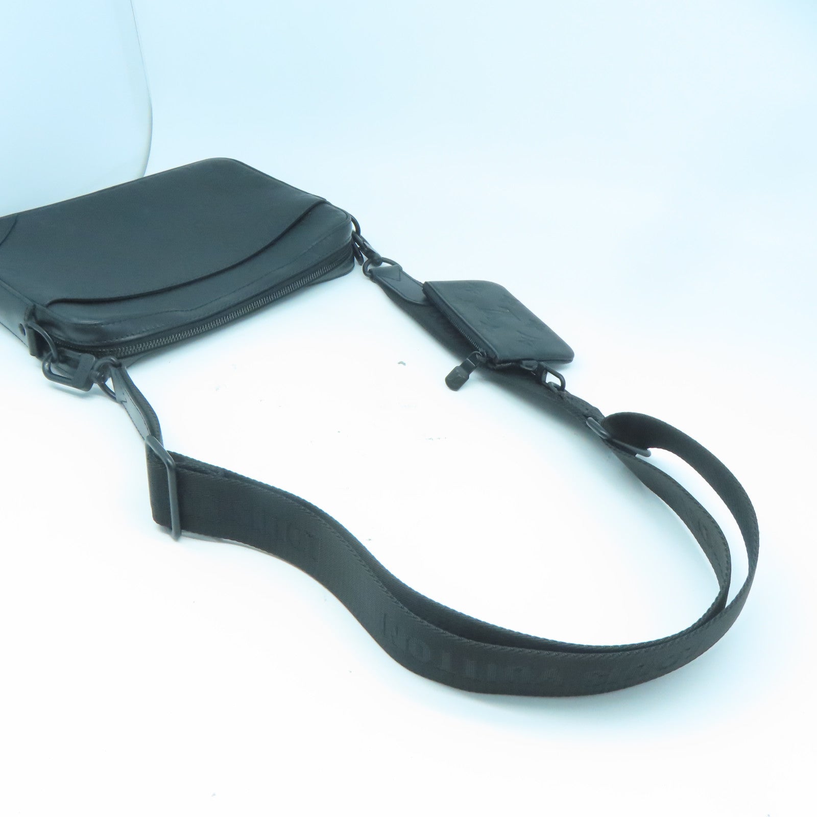 LOUIS VUITTON Monogram Shadow Duo Messenger黑扣肩背袋黑色