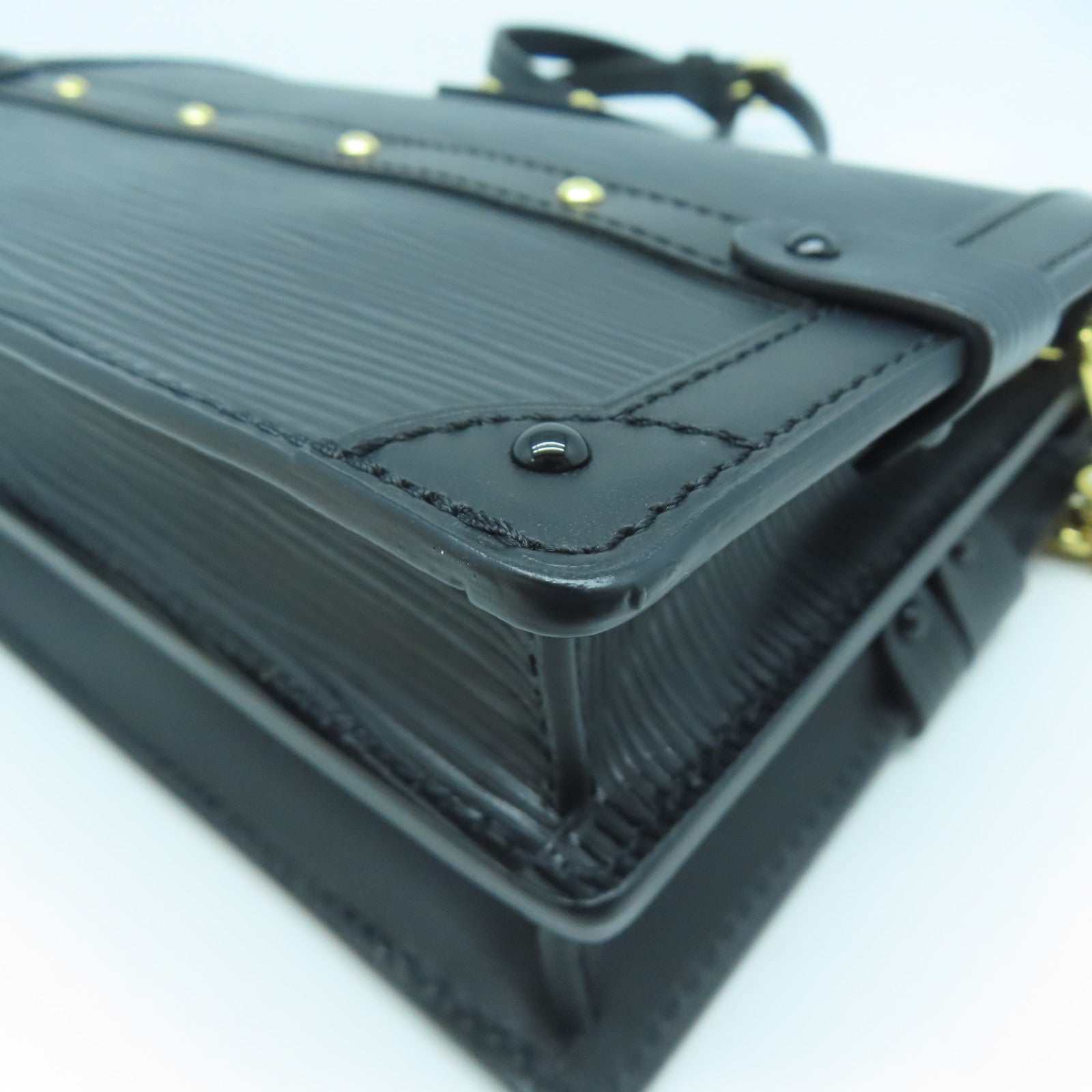 LOUIS VUITTON Epi Trunk金扣肩背袋黑色