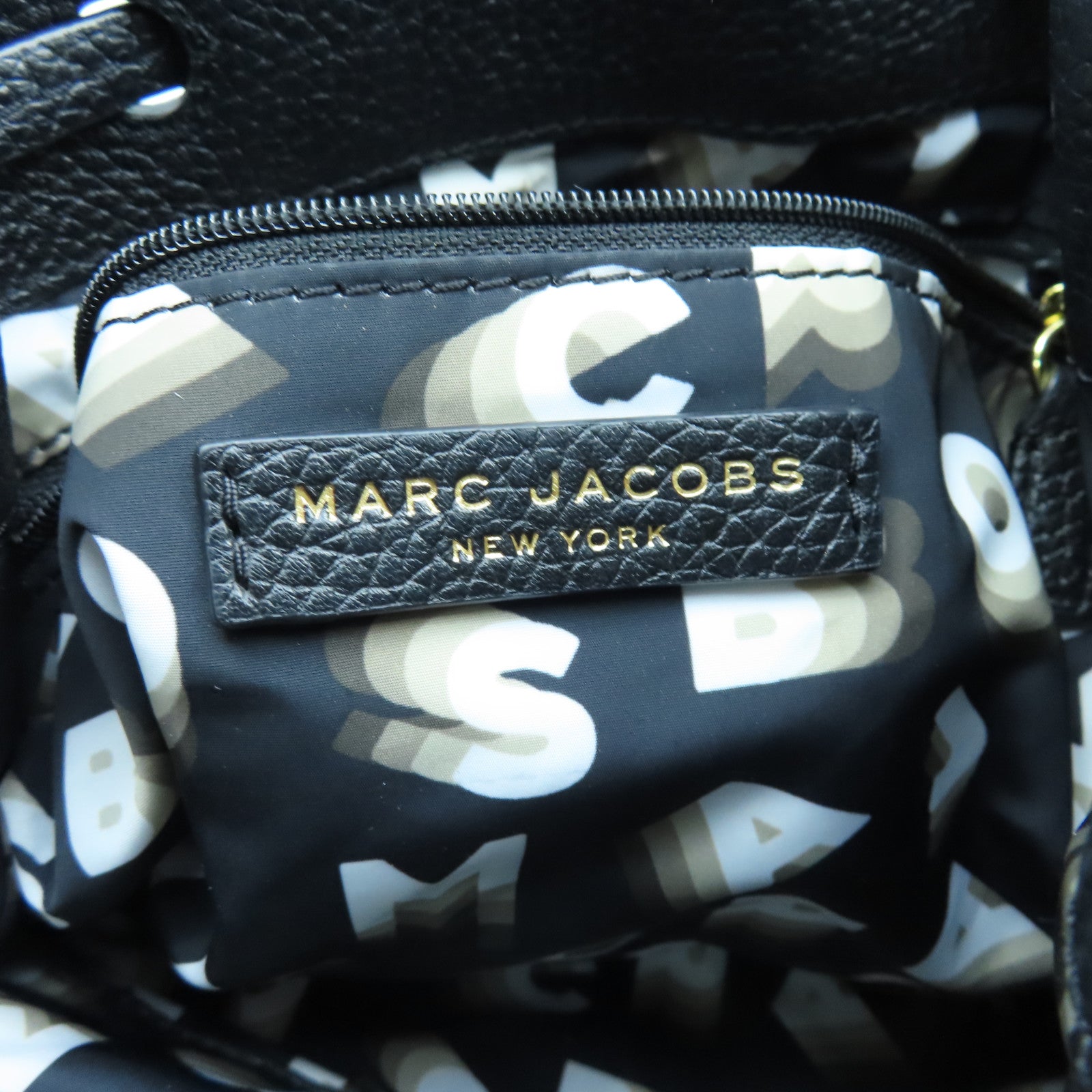 MARC JACOBS Leather Shoulder Bag Gold Buckle Shoulder Bag Black