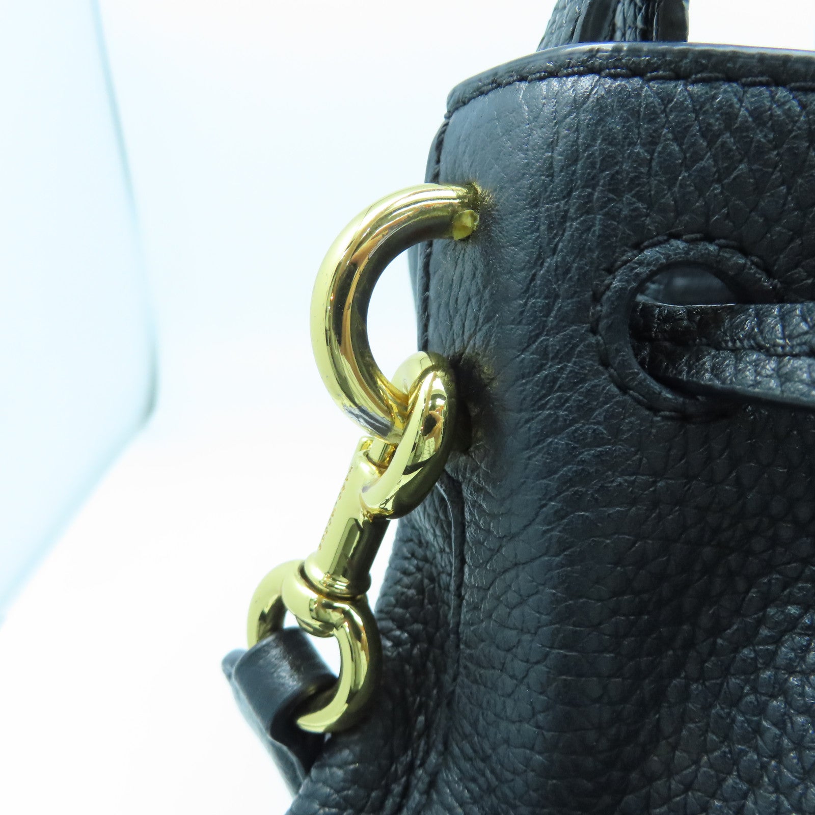 MARC JACOBS Leather Shoulder Bag Gold Buckle Shoulder Bag Black