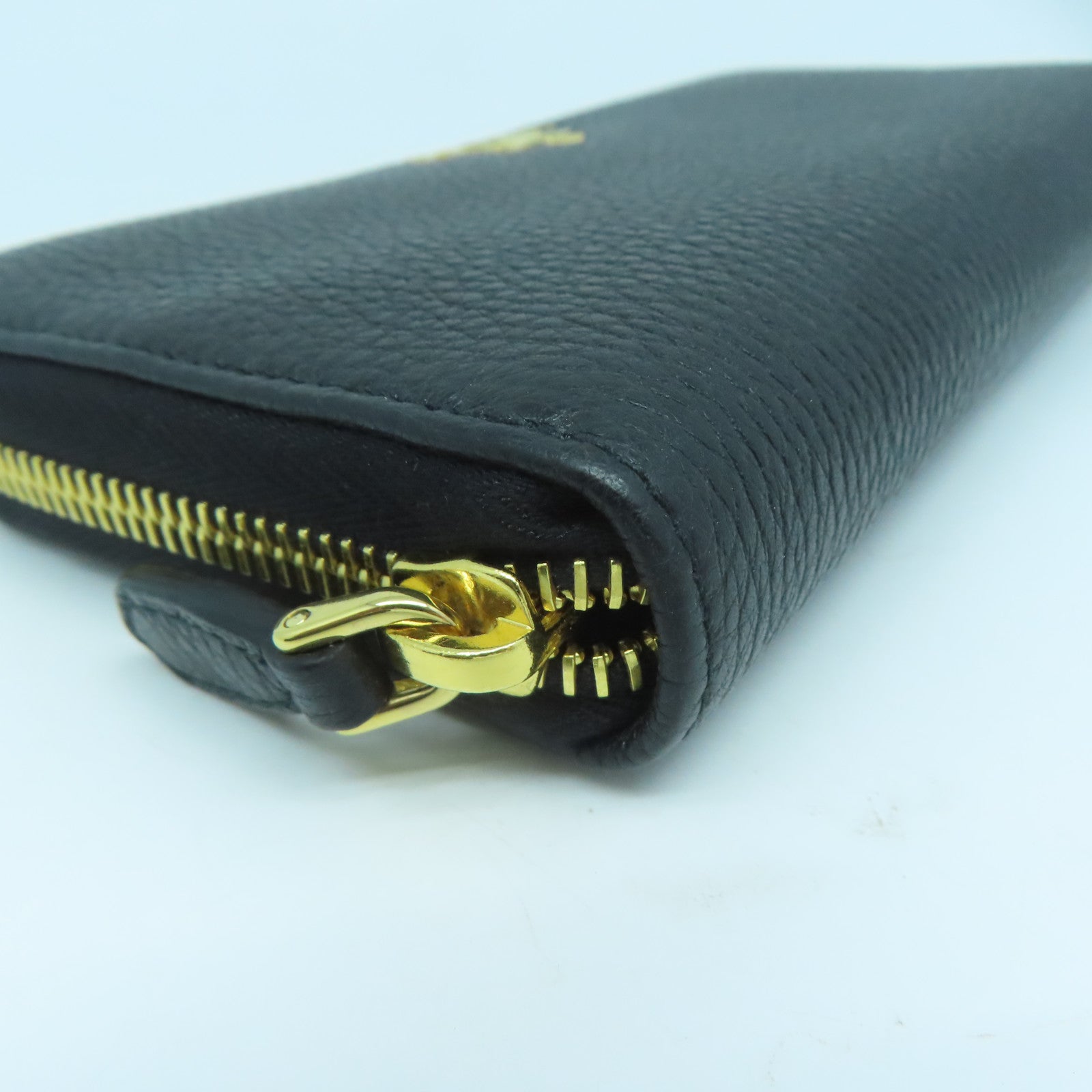 PRADA 牛皮皮革Long wallet金扣長錢包黑色