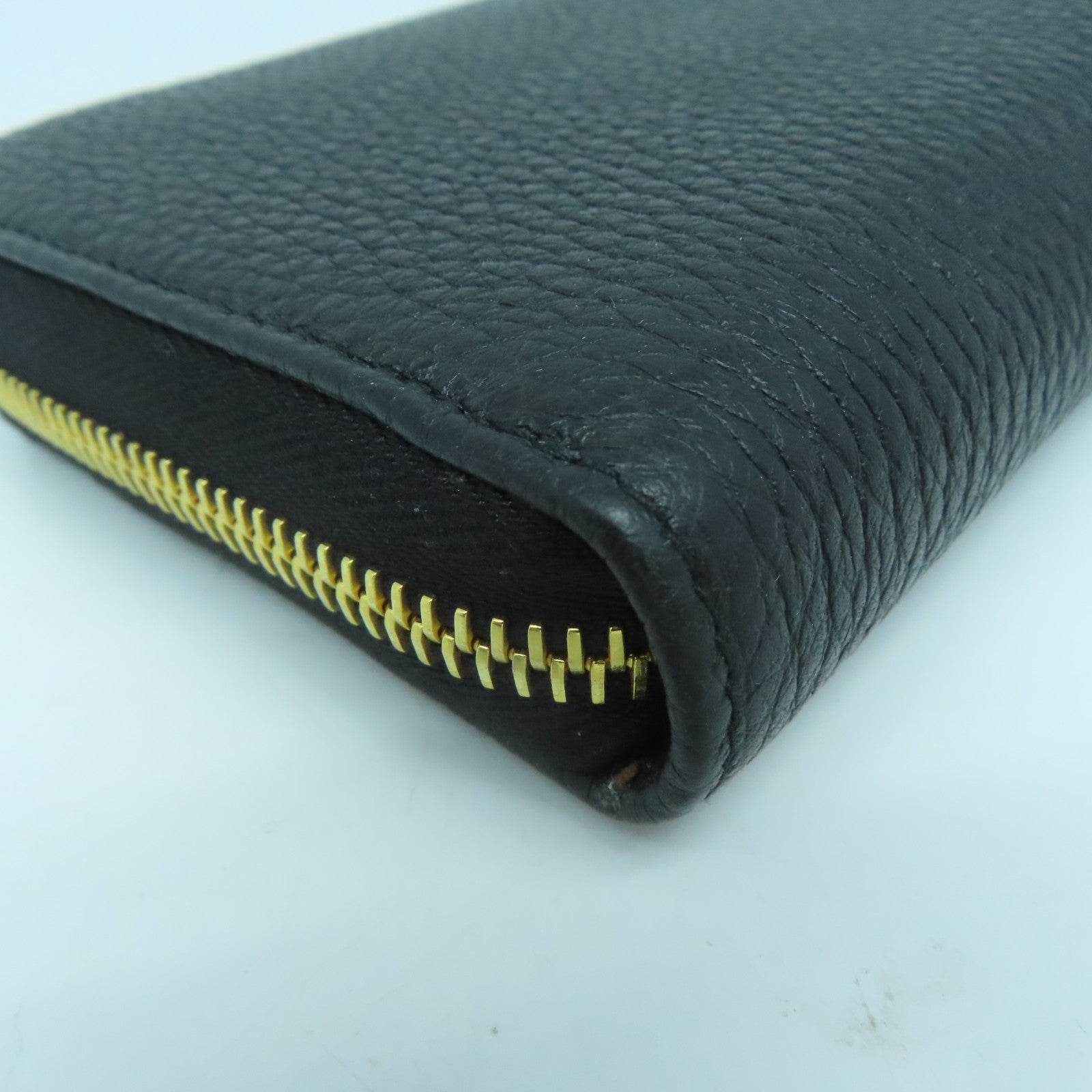 PRADA 牛皮皮革Long wallet金扣長錢包黑色