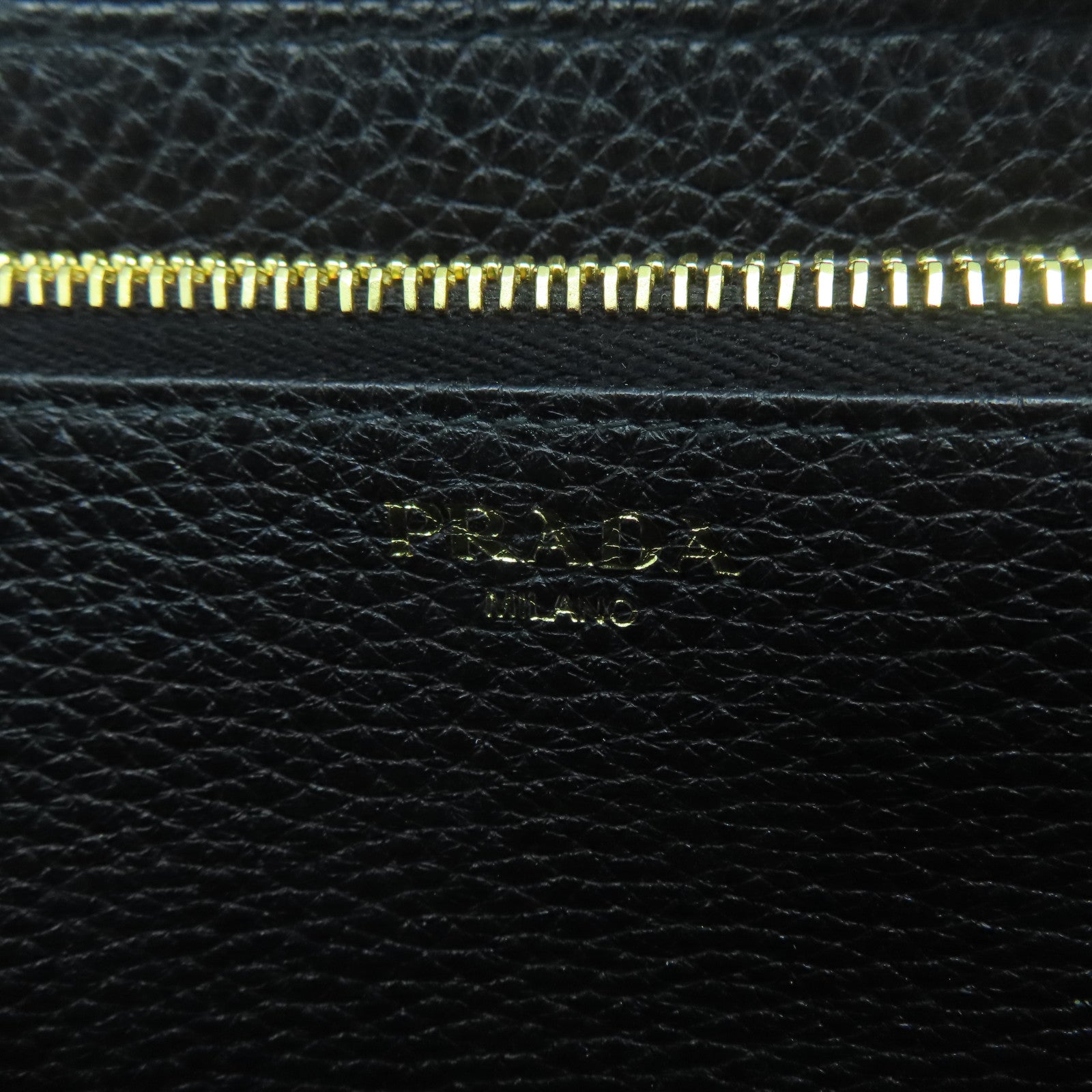 PRADA 牛皮皮革Long wallet金扣長錢包黑色