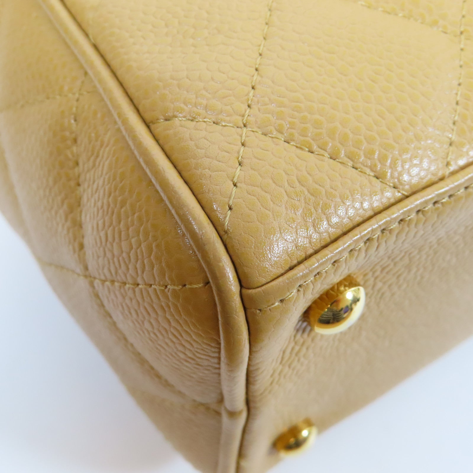 CHANEL 菱格Caviar皮革Vintage Bowling Bag金扣手挽袋米色