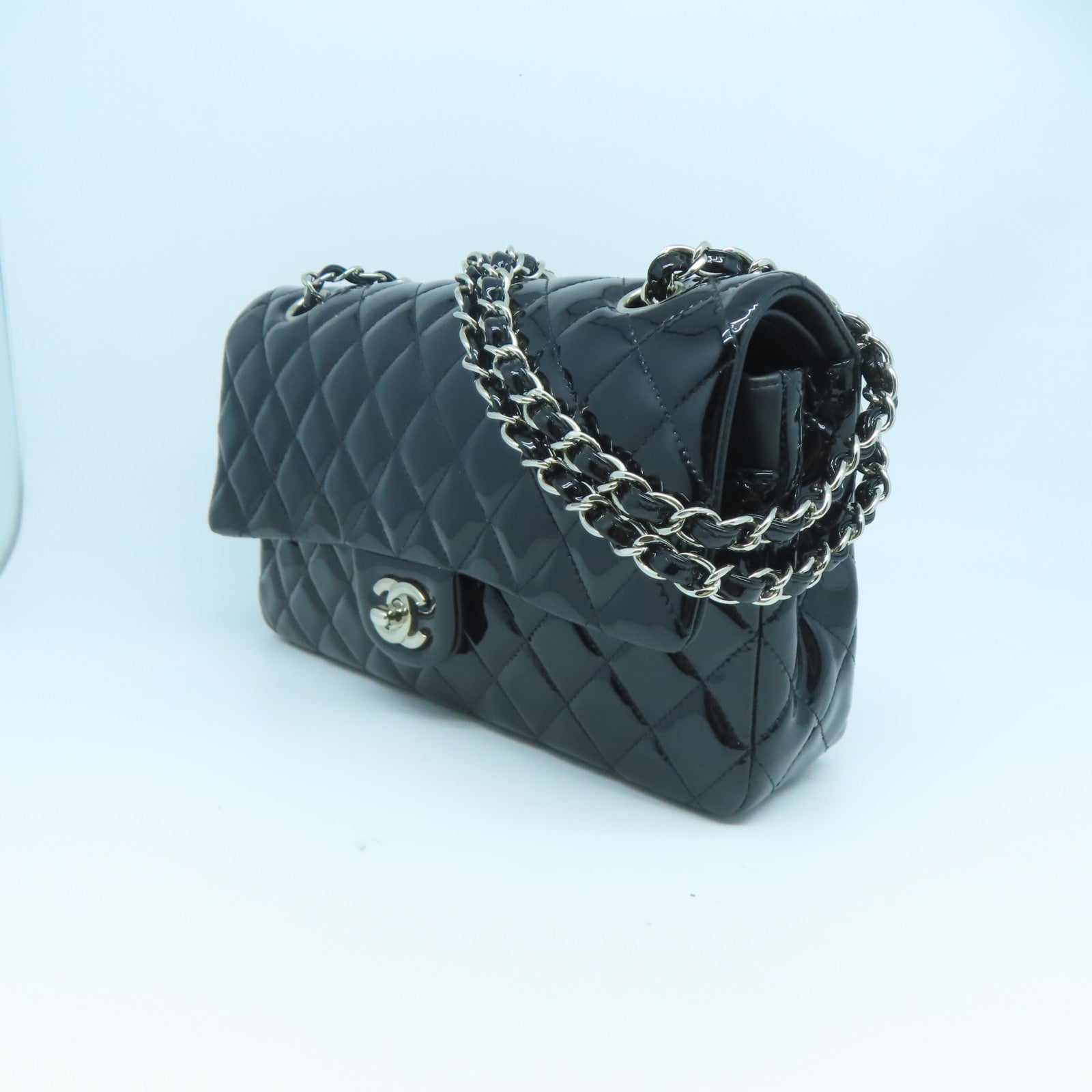 CHANEL 漆皮皮革Enamel Classic 25cm銀扣鏈帶肩背袋黑色