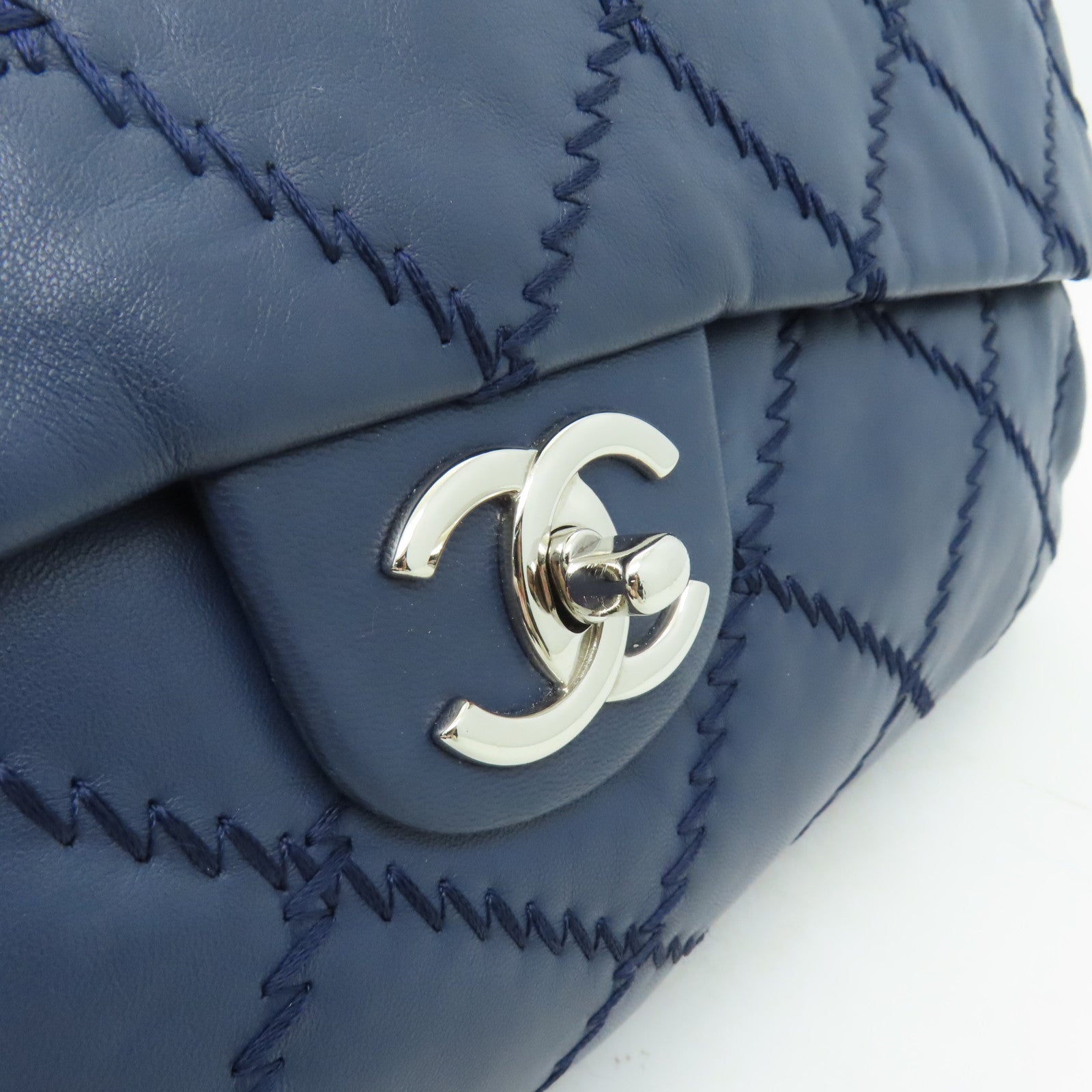 CHANEL 菱格皮革Chain Shoulder銀扣鏈帶肩背袋深藍色