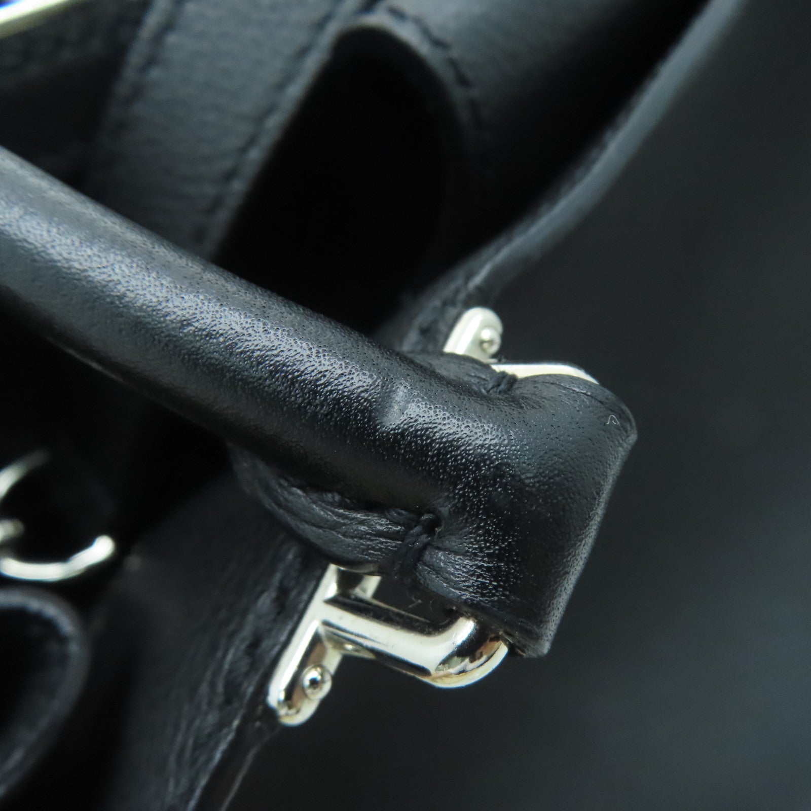 LOUIS VUITTON 牛皮皮革Lockme Day銀扣手挽肩背兩用袋黑色