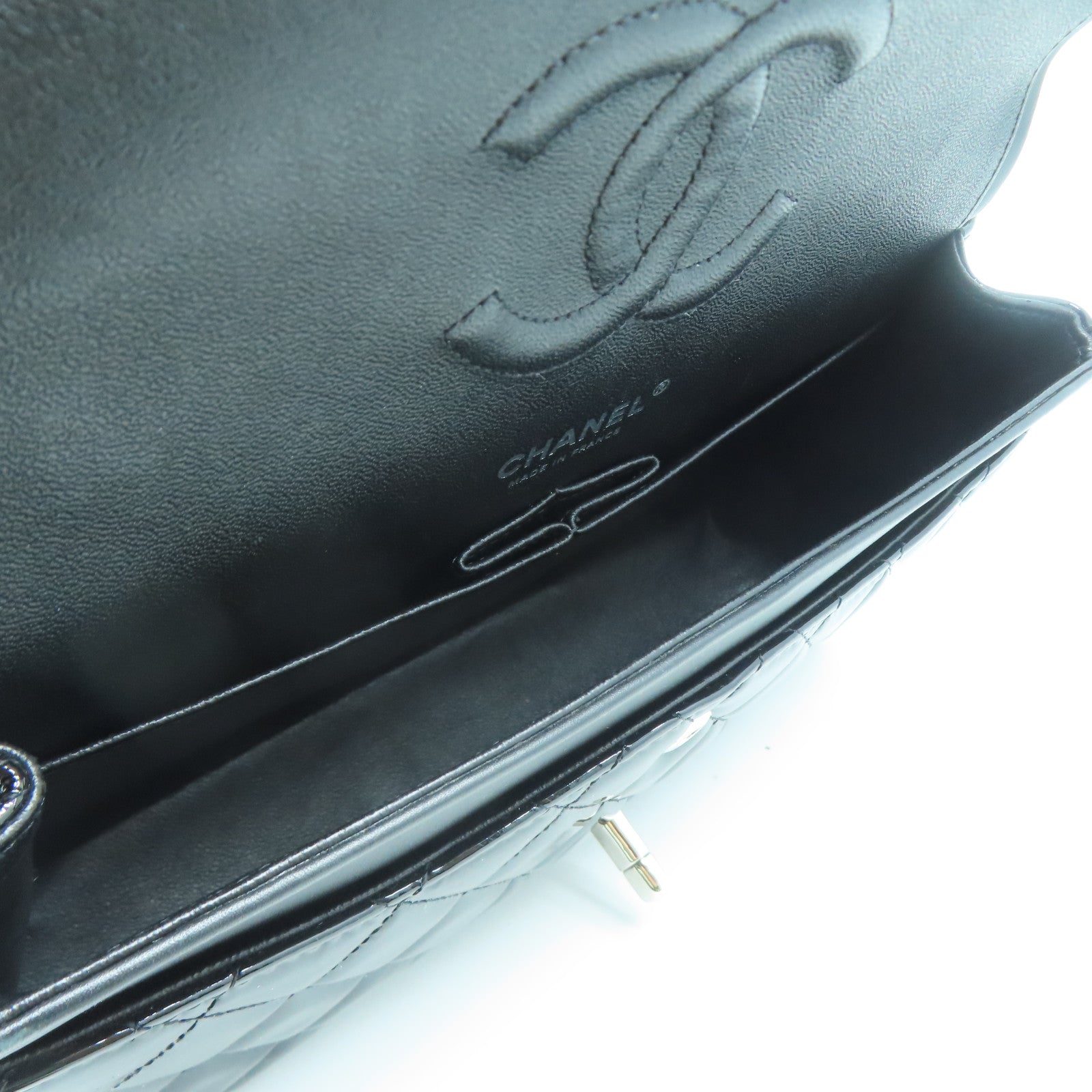 CHANEL 漆皮皮革Enamel Classic 25cm銀扣鏈帶肩背袋黑色