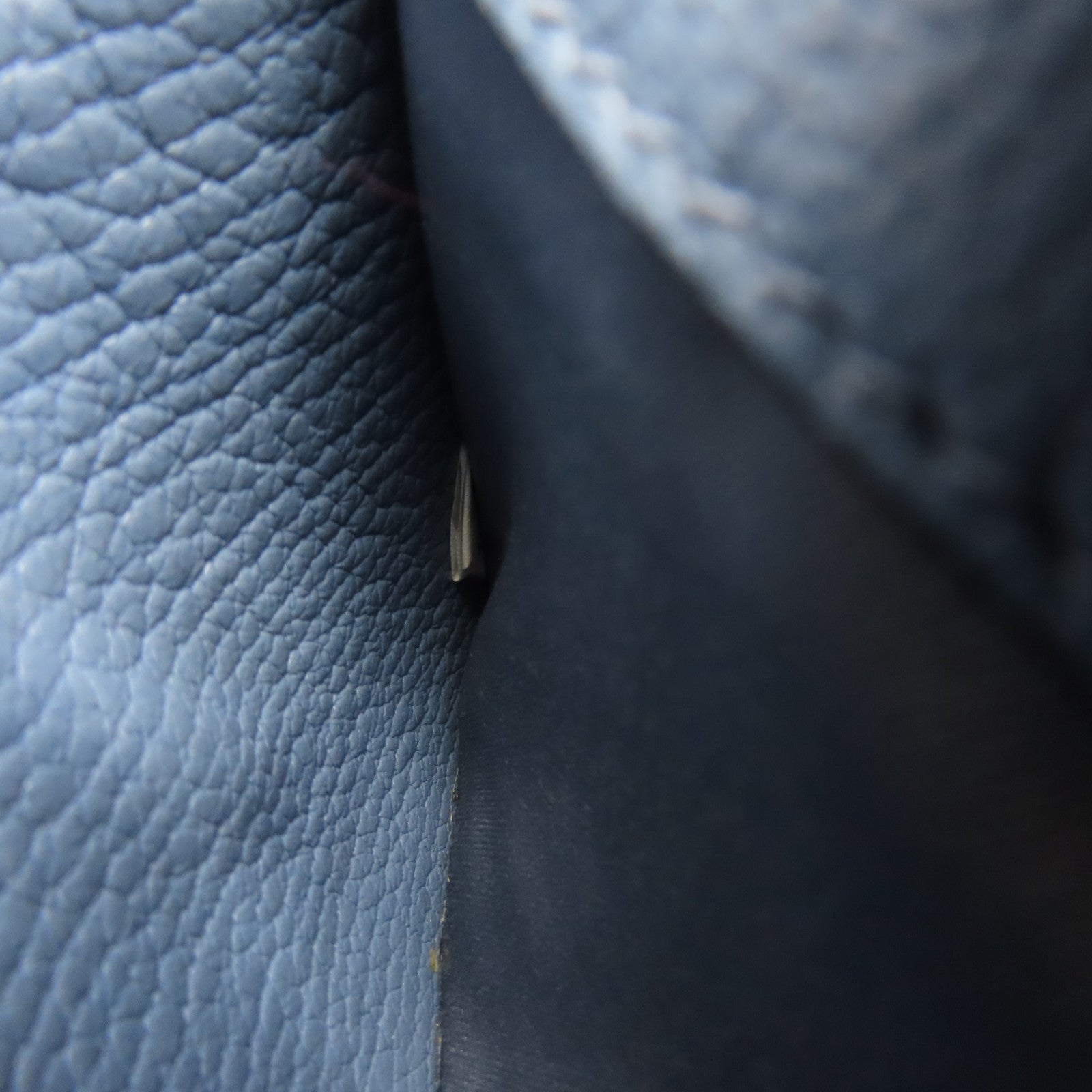 Miu Miu 牛皮皮革Chain Shoulder金扣鏈帶肩背袋藍色