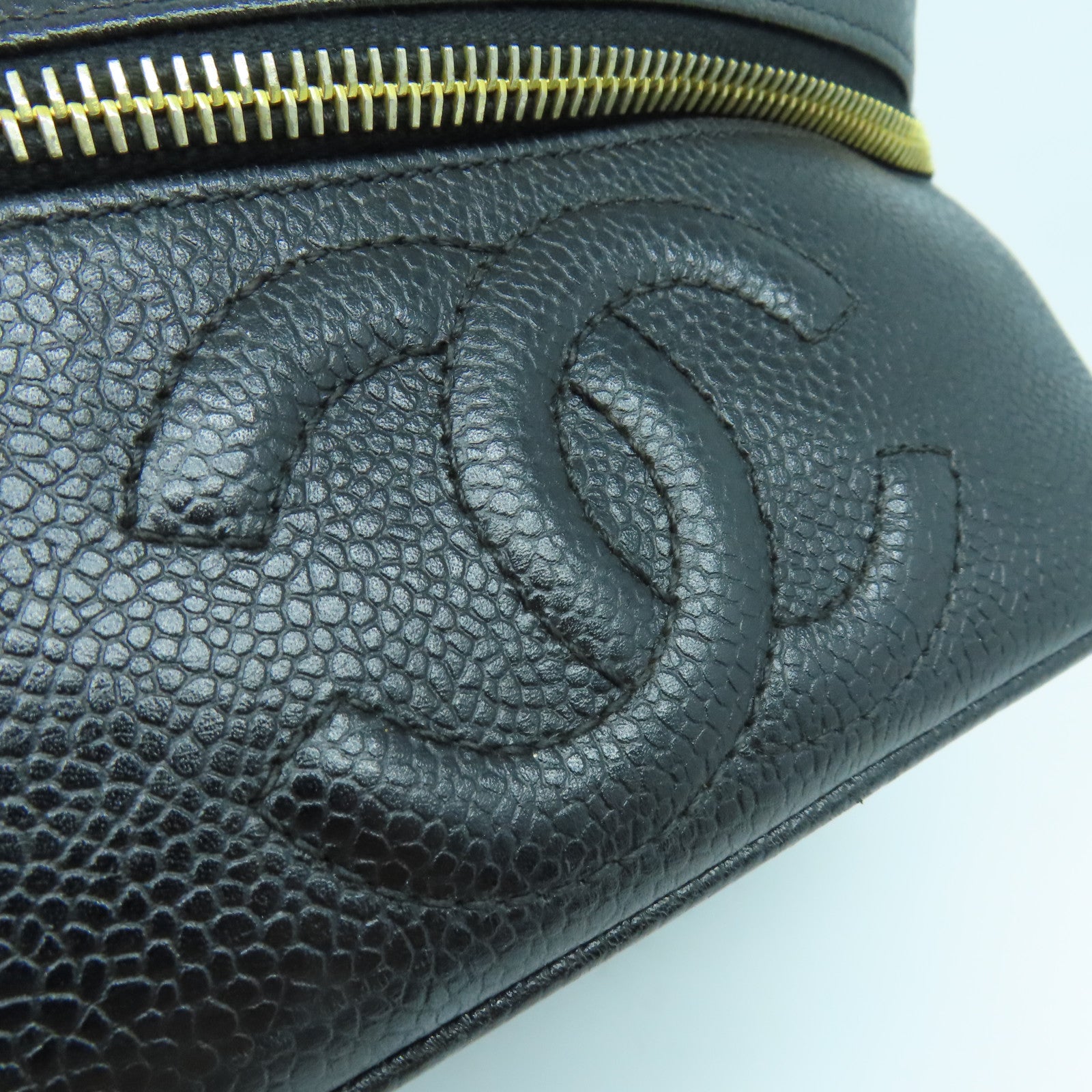 CHANEL 【激減優惠】Caviar皮革Vintage Vanity Case金扣化妝袋黑色