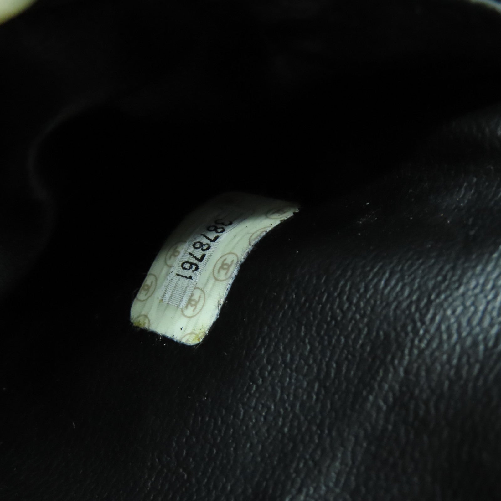 CHANEL 【激減優惠】Caviar皮革Vintage Vanity Case金扣化妝袋黑色