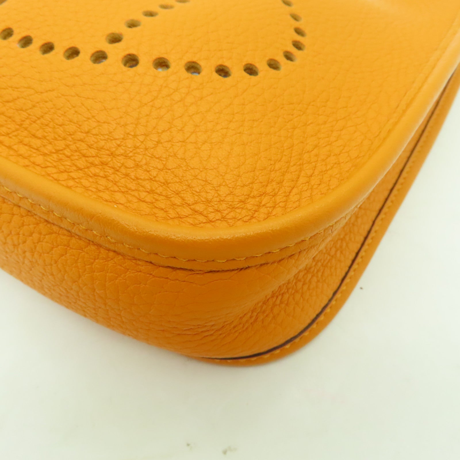 HERMES Maurice皮革Evelyne TPM銀扣肩背袋Apricot橙色