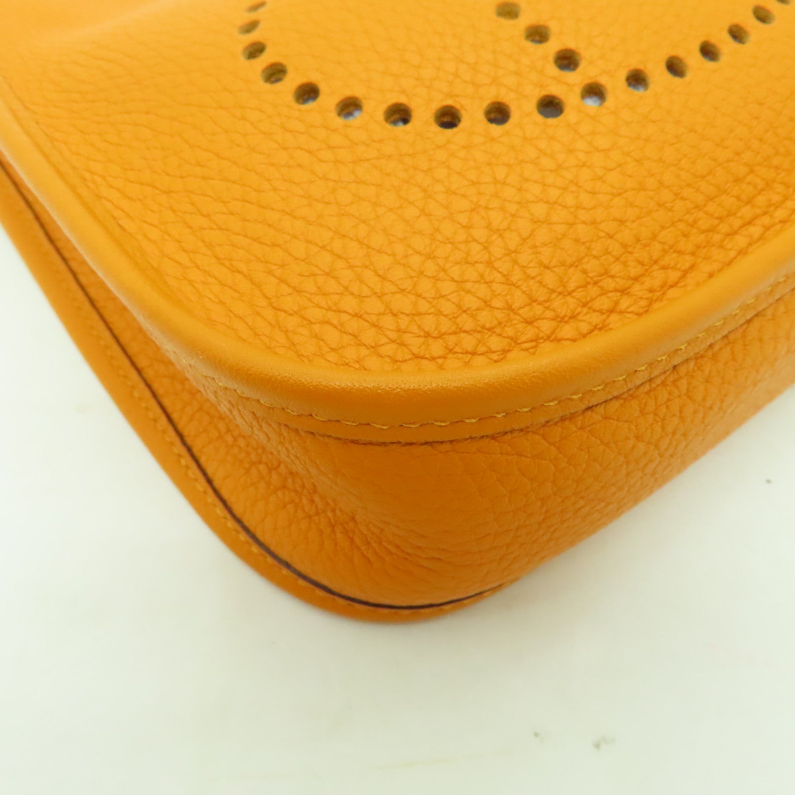 HERMES Maurice皮革Evelyne TPM銀扣肩背袋Apricot橙色