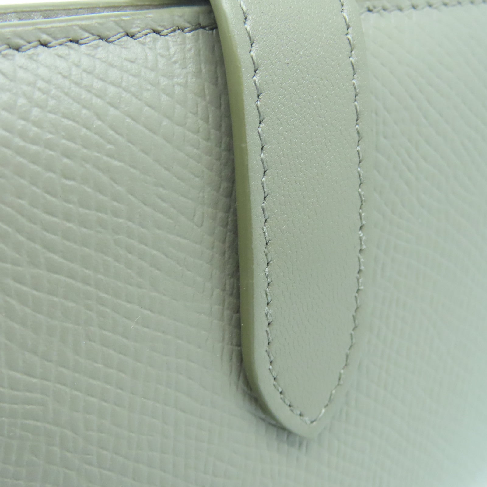 CELINE 牛皮皮革Medium Strap Wallet金扣钱包灰色